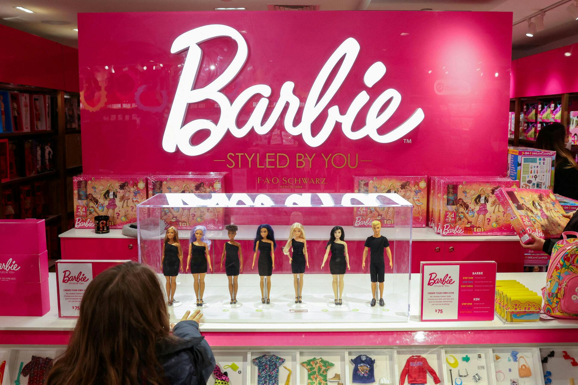 Mattel står bag Barbie-dukkerne, som vi alle kender.