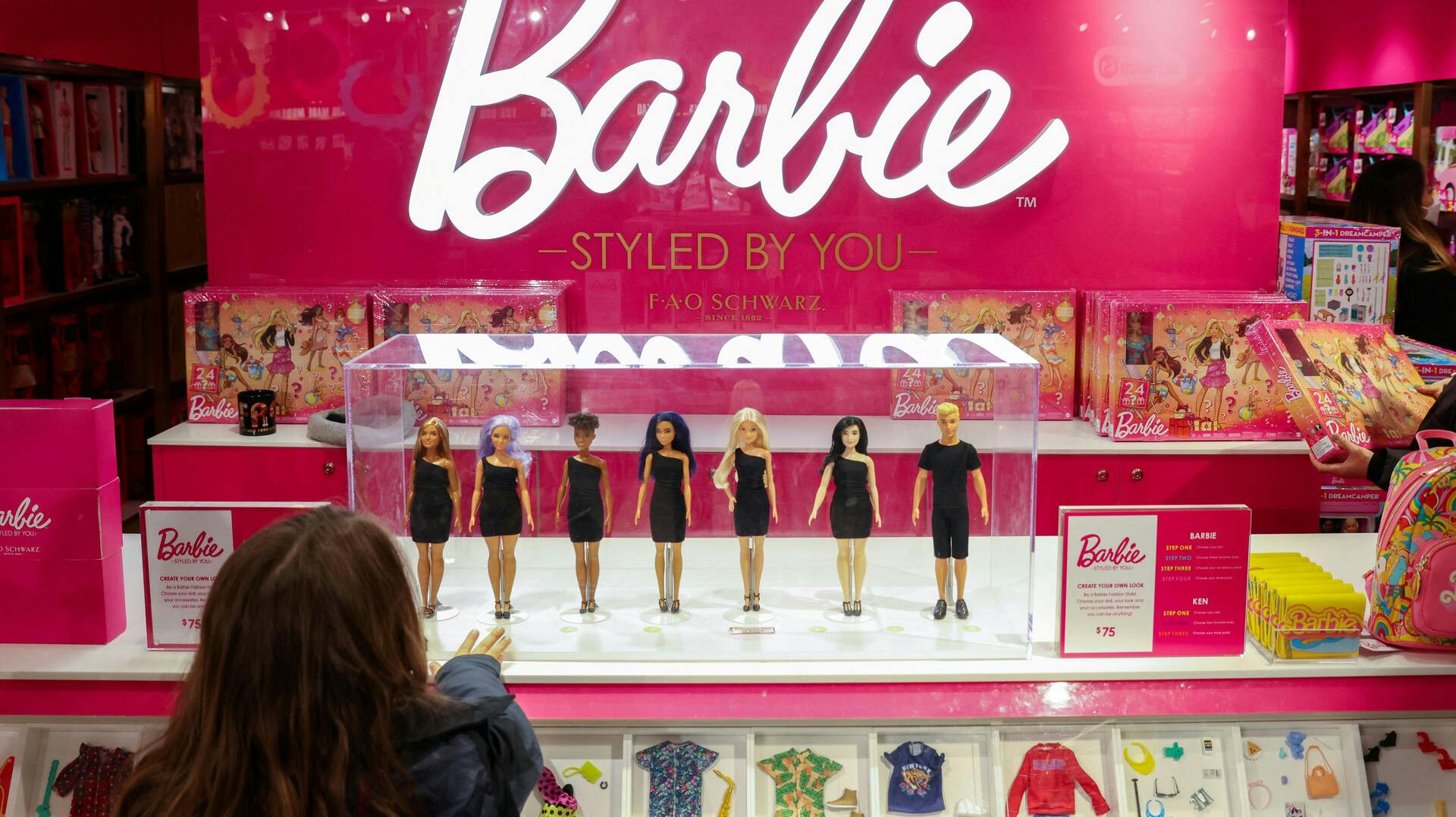 Mattel står bag Barbie-dukkerne, som vi alle kender.