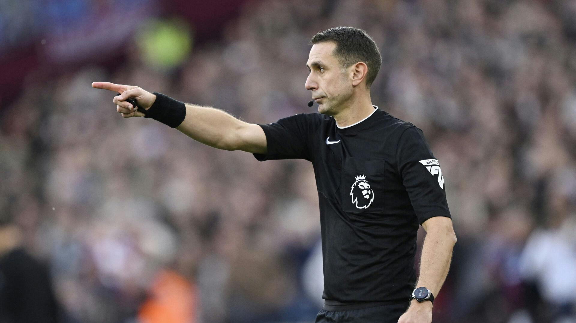 Premier League-dommeren David Coote er blevet suspenderet med øjeblikkelig virkning. Det sker på baggrund af en video på sociale medier, hvor Coote sviner både Liverpool og deres tidligere træner Jürgen Klopp til.