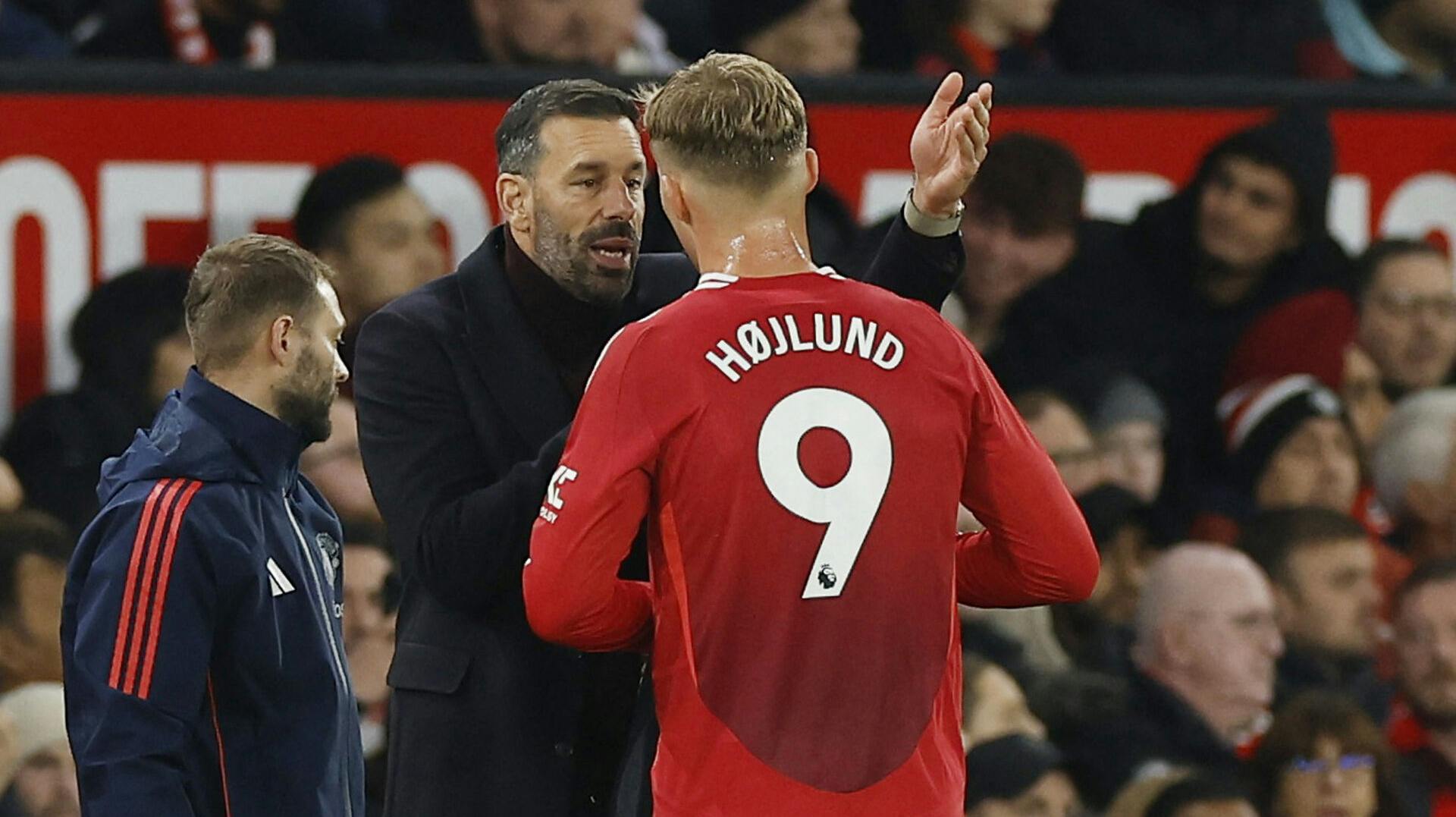 Ruud van Nistelrooy har for sidste gang givet dessiner til Rasmus Højlund i Manchester United. Manchester United-legenden er nemlig færdig i klubben. Det skriver klubben på sin hjemmeside.