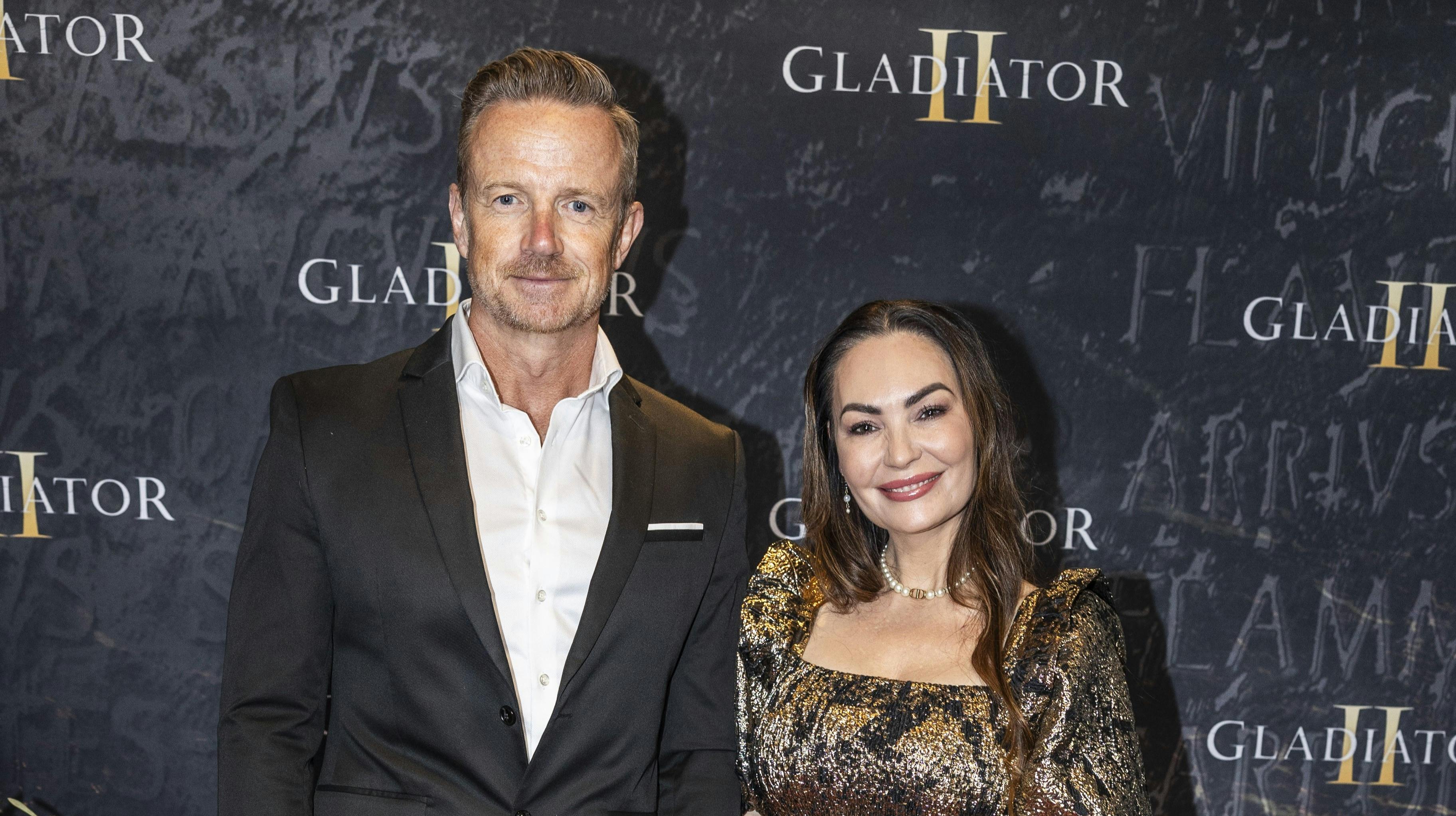 På Instagram bliver Mascha Vang spurgt ind, om hun ikke kommer til at savne det sociale, som der er i at have heste et andet sted end derhjemme. Og det spørgsmål provokerer hende lidt, da hun og familien har haft alle de tanker med i deres overvejelser.