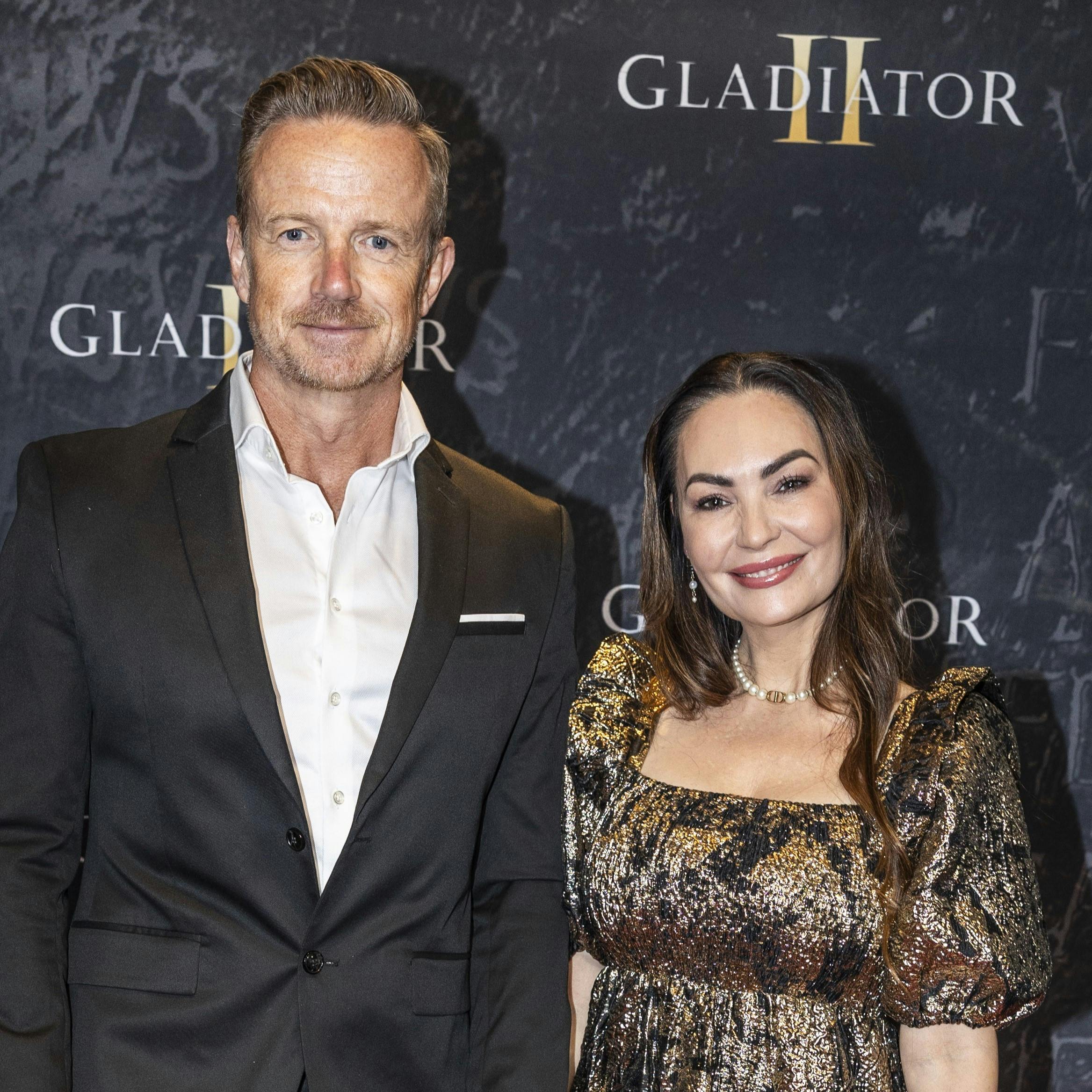 På Instagram bliver Mascha Vang spurgt ind, om hun ikke kommer til at savne det sociale, som der er i at have heste et andet sted end derhjemme. Og det spørgsmål provokerer hende lidt, da hun og familien har haft alle de tanker med i deres overvejelser.