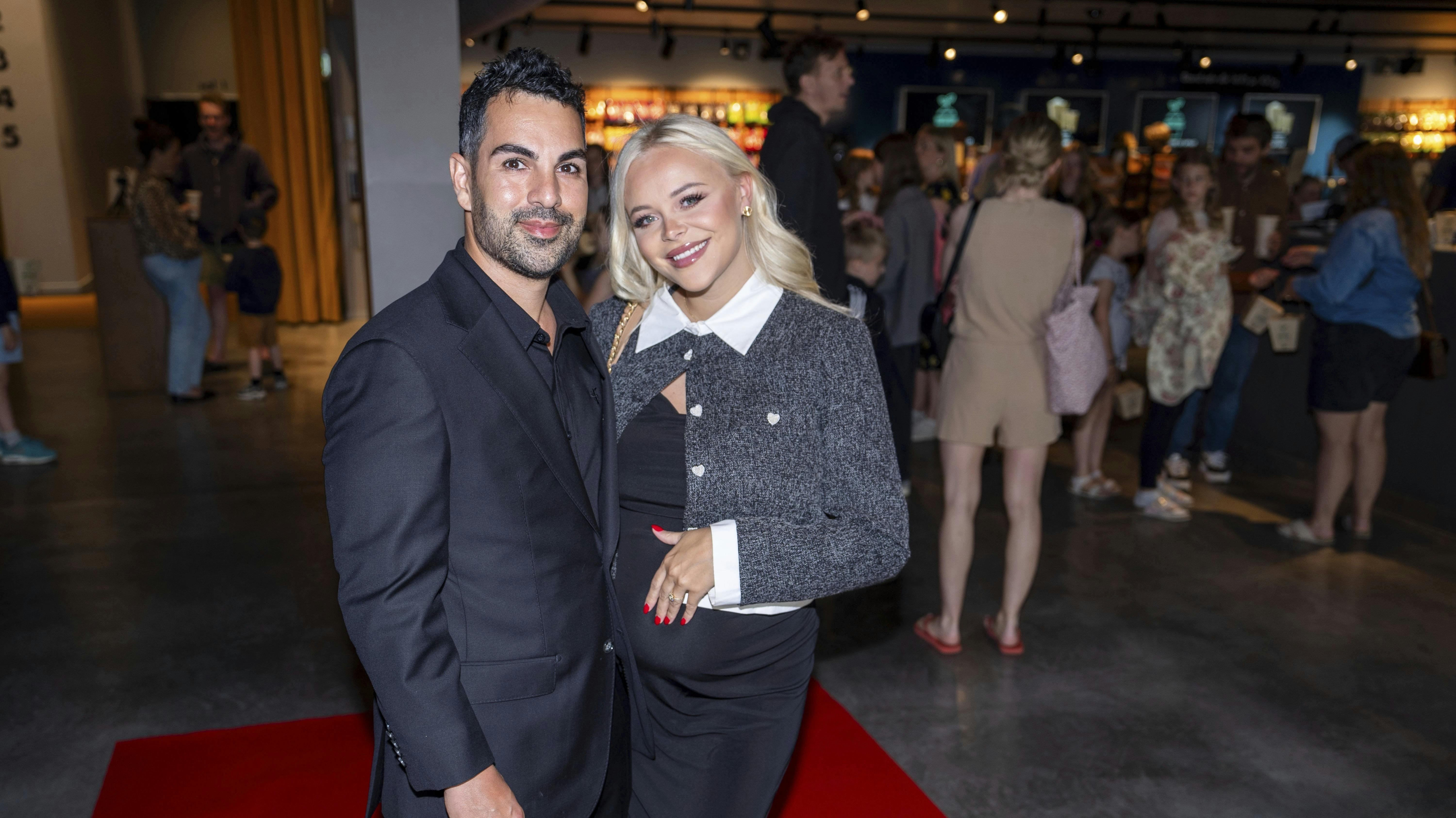 Premiere The BikeridersKlassisk rød løber. Straksbilleder ønskes. Jeg mødes med fotografen på stedet. Vi skal være der 17.45