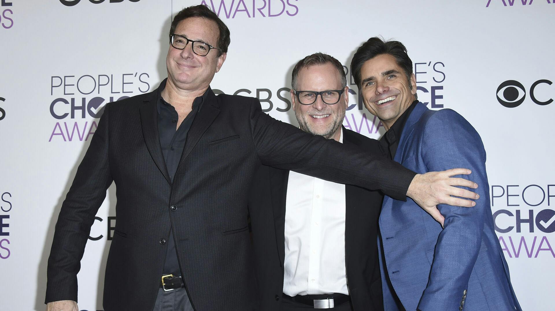 Dave Coulier (i midten) er blevet diagnosticeret med stadie III Non-Hodgkin Lymfom. Det fortæller han til People.