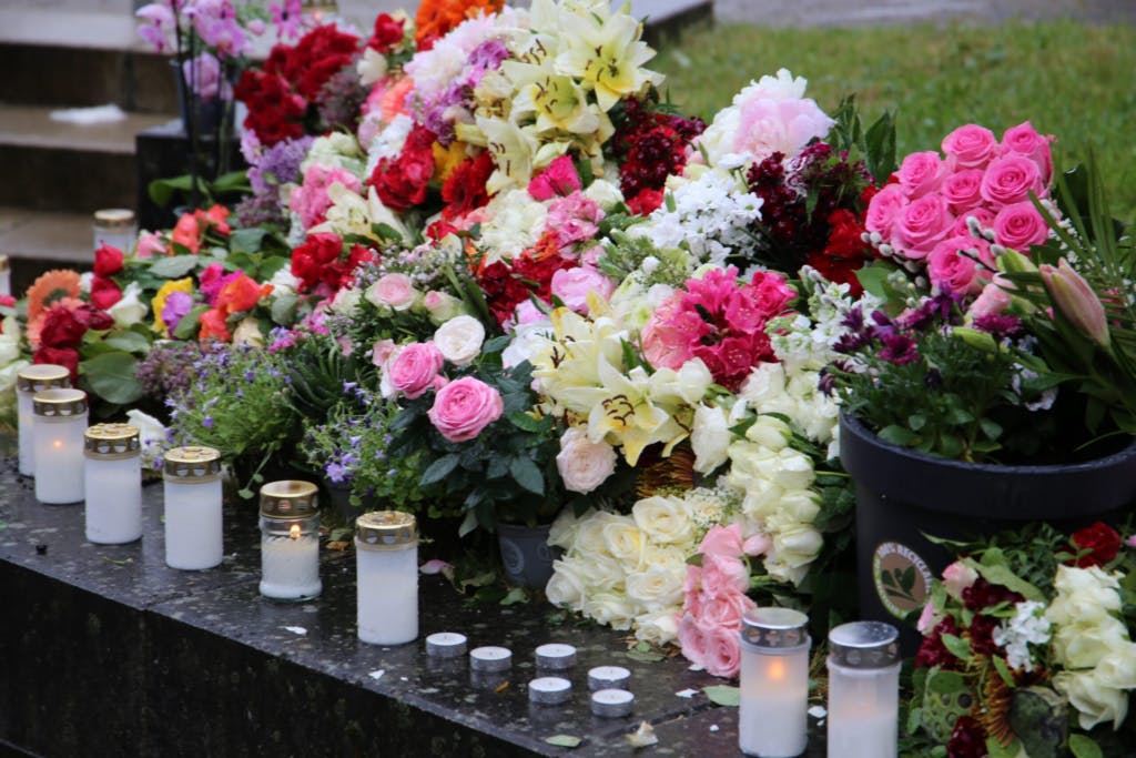 Et blomsterhav dækkede gerningsstedet i maj efter 15-årige Elias var blevet knivdræbt af en kun 14-årig dreng.