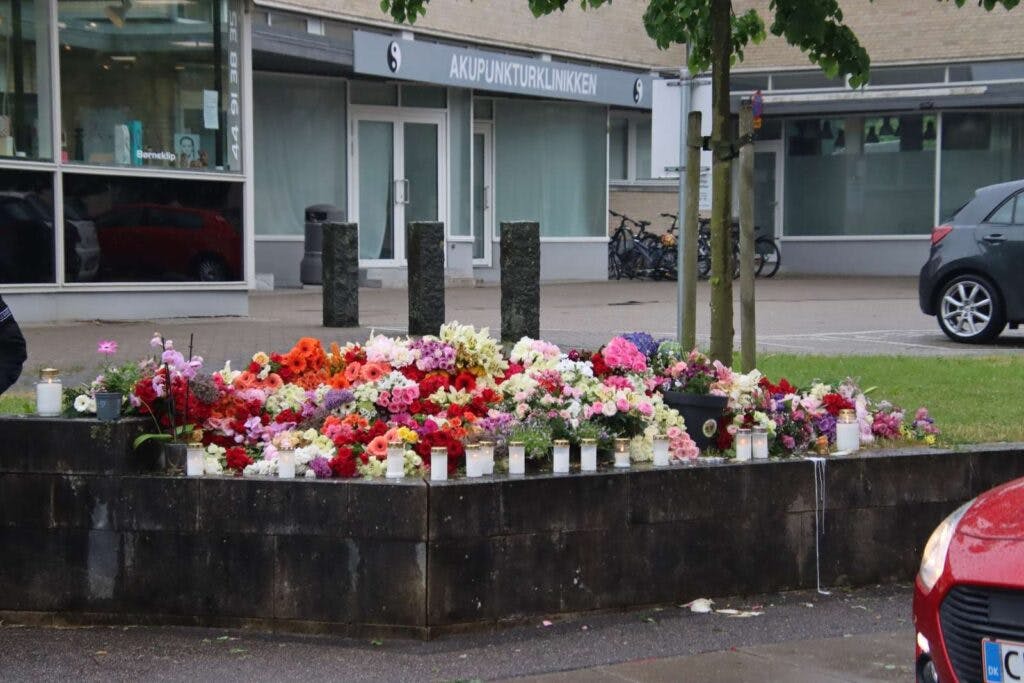 Et blomsterhav dækkede gerningsstedet i maj efter 15-årige Elias var blevet knivdræbt af en kun 14-årig dreng.