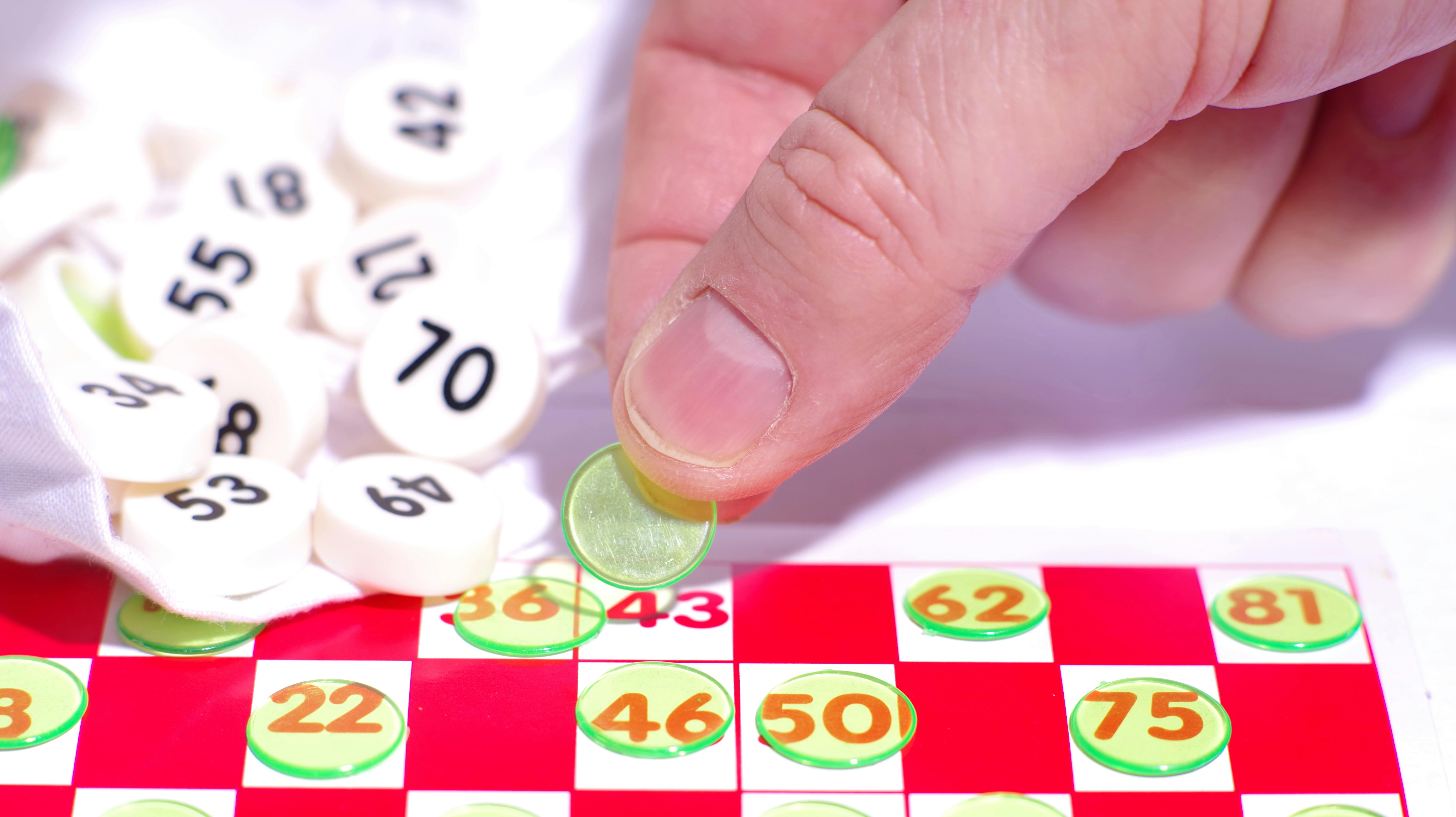 Er politikerne i gang med at tage en fornøjelse fra de ældre? Ja, mener Jytte fra Østjylland.