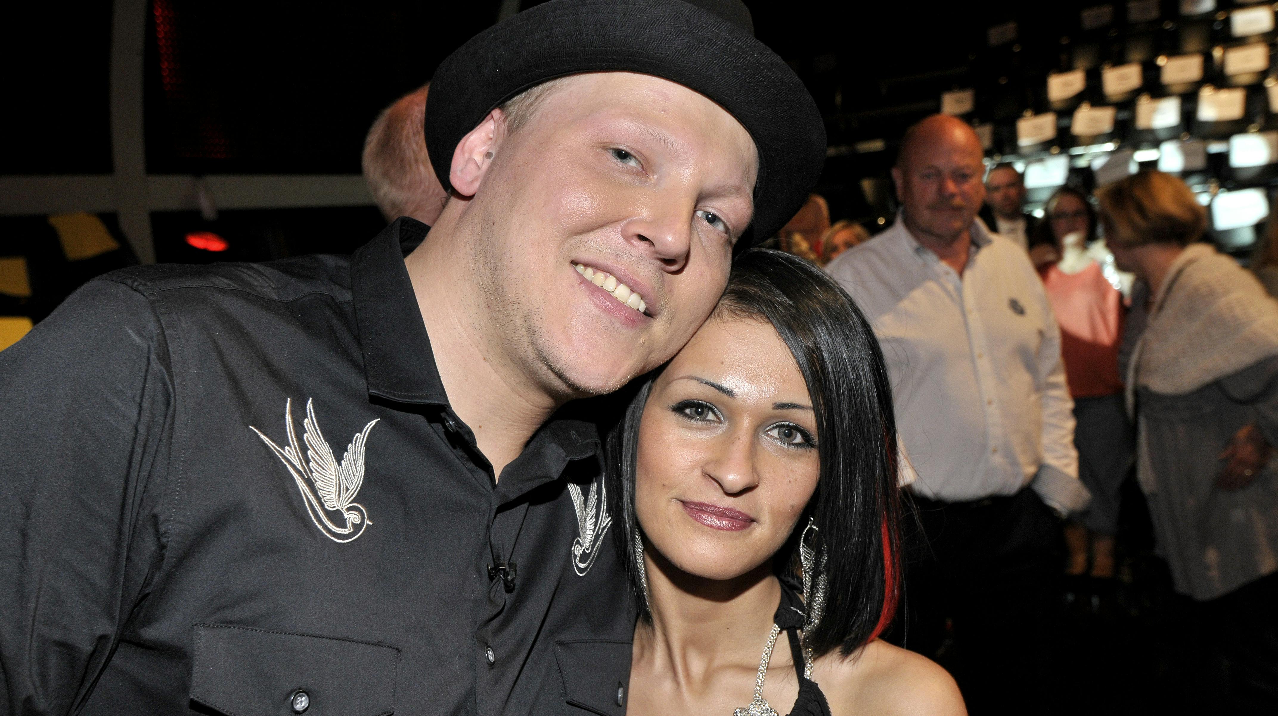 TV2 underholdning "AllStars 2010" - finale i Setup Studio i København - vinder blev sanger Julie Berthelsen med Grønlandskoret -Rapper Niarn med sin kæreste Asal - familie -Dato: 28.05.2010 -Foto: Michael Medgyesi -