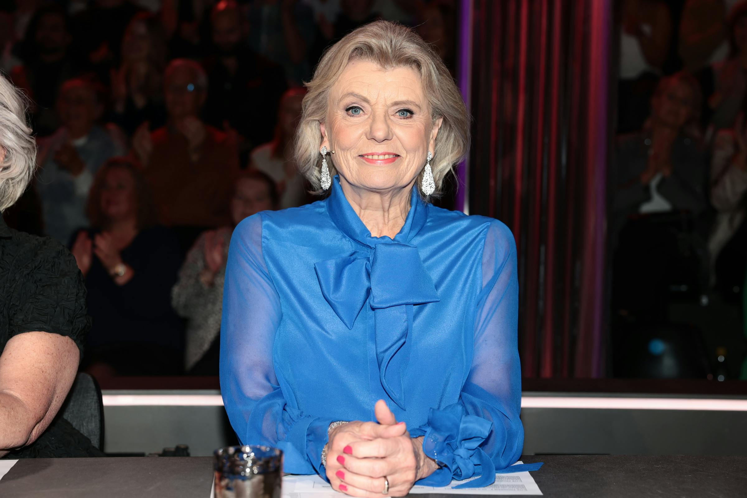 Anne Laxholm var meget overvældende over den hyldest hun modtog, da hun lørdag aften var tilbage for en kort stund bag dommerbordet.