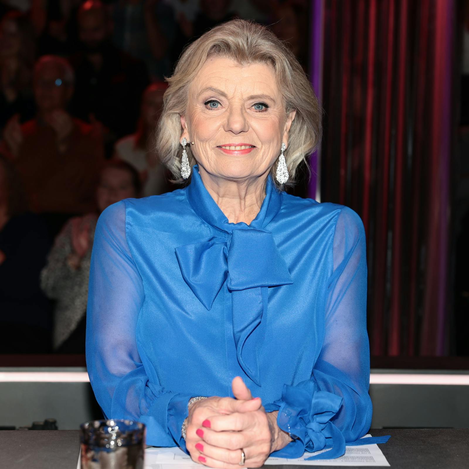 Anne Laxholm var meget overvældende over den hyldest hun modtog, da hun lørdag aften var tilbage for en kort stund bag dommerbordet.