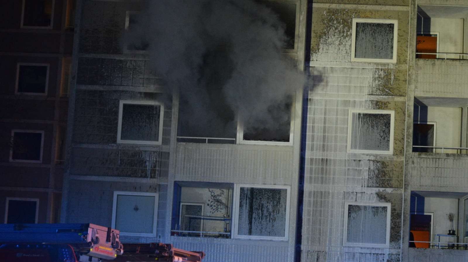 En person er blevet reddet ud af flammerne i en lejlighed i Bellahøj Syd i København. Det oplyser Hovedstadens Beredskab.