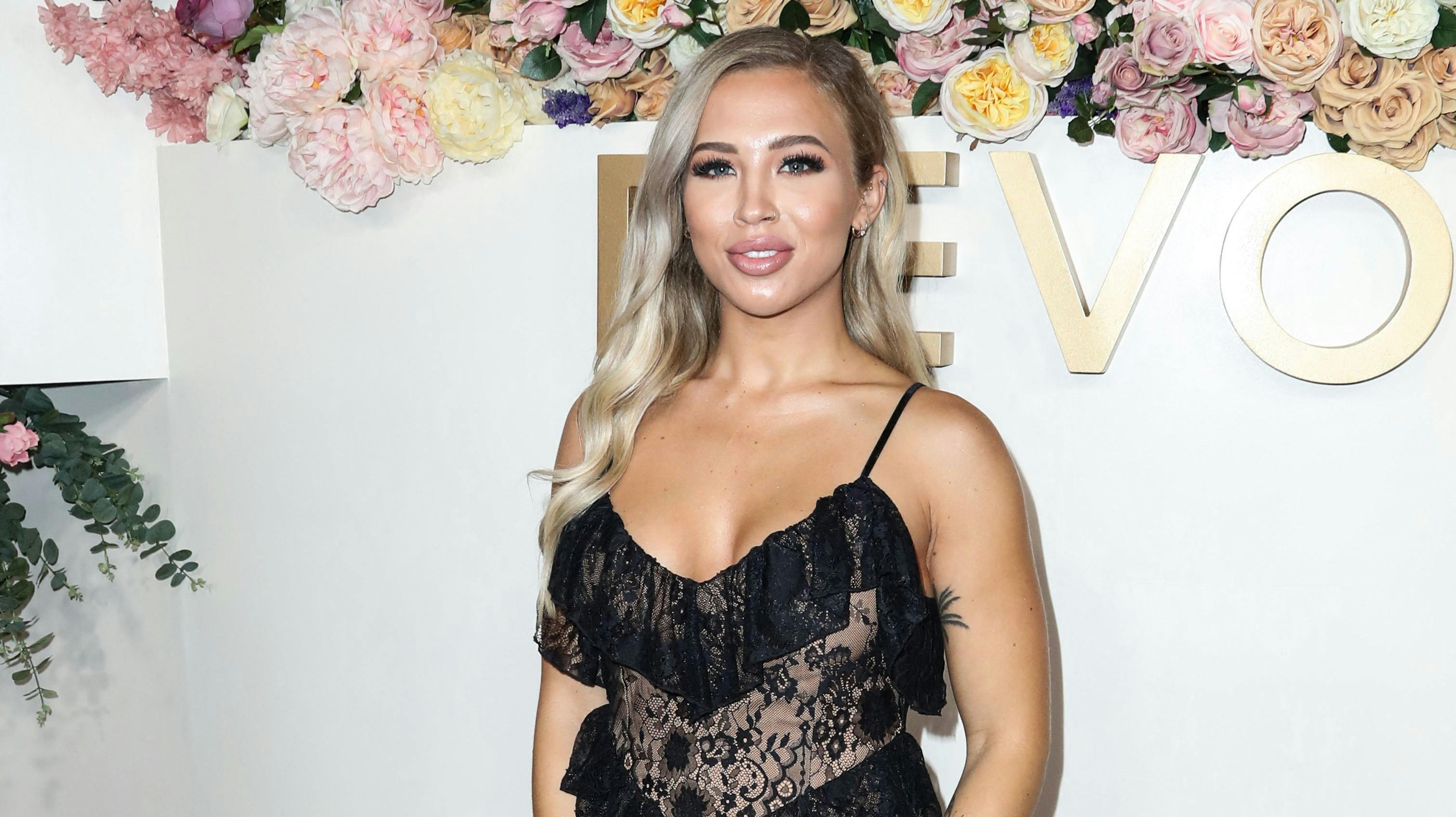 Tammy Hembrow er endt i noget af et stormvejr på de sociale medier, efter hun valgte at fake en graviditet til en TikTok-video.