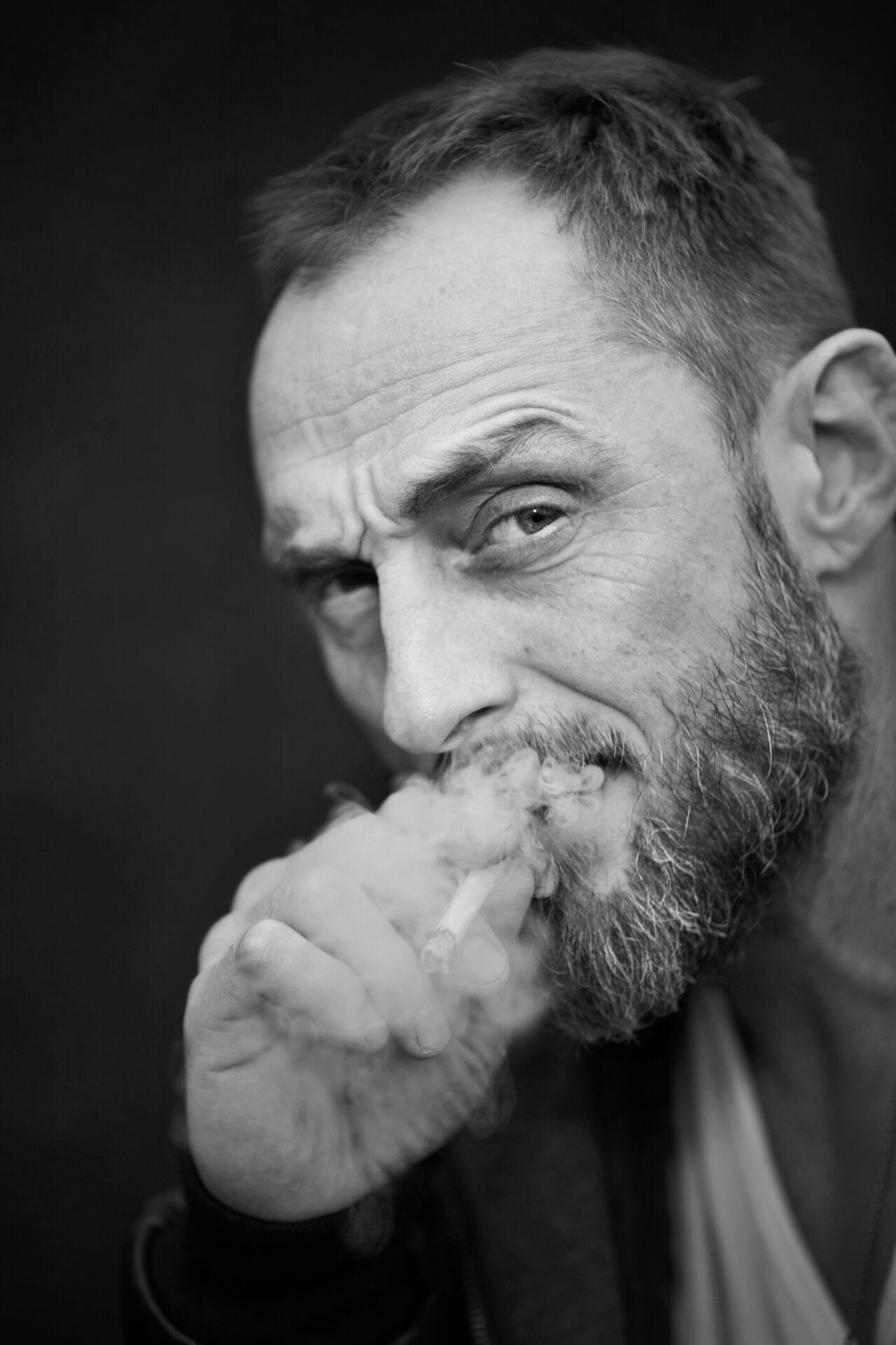 Roland Møller har bl.a. medvirket i "Under Sandet", som sikrede ham en Bodil-pris for bedste mandlige hovedrolle.