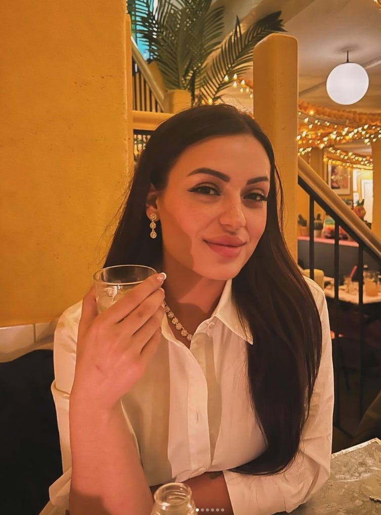 Lillyeana Alarié nægter sig skyldig i anklagerne mod hende selv.