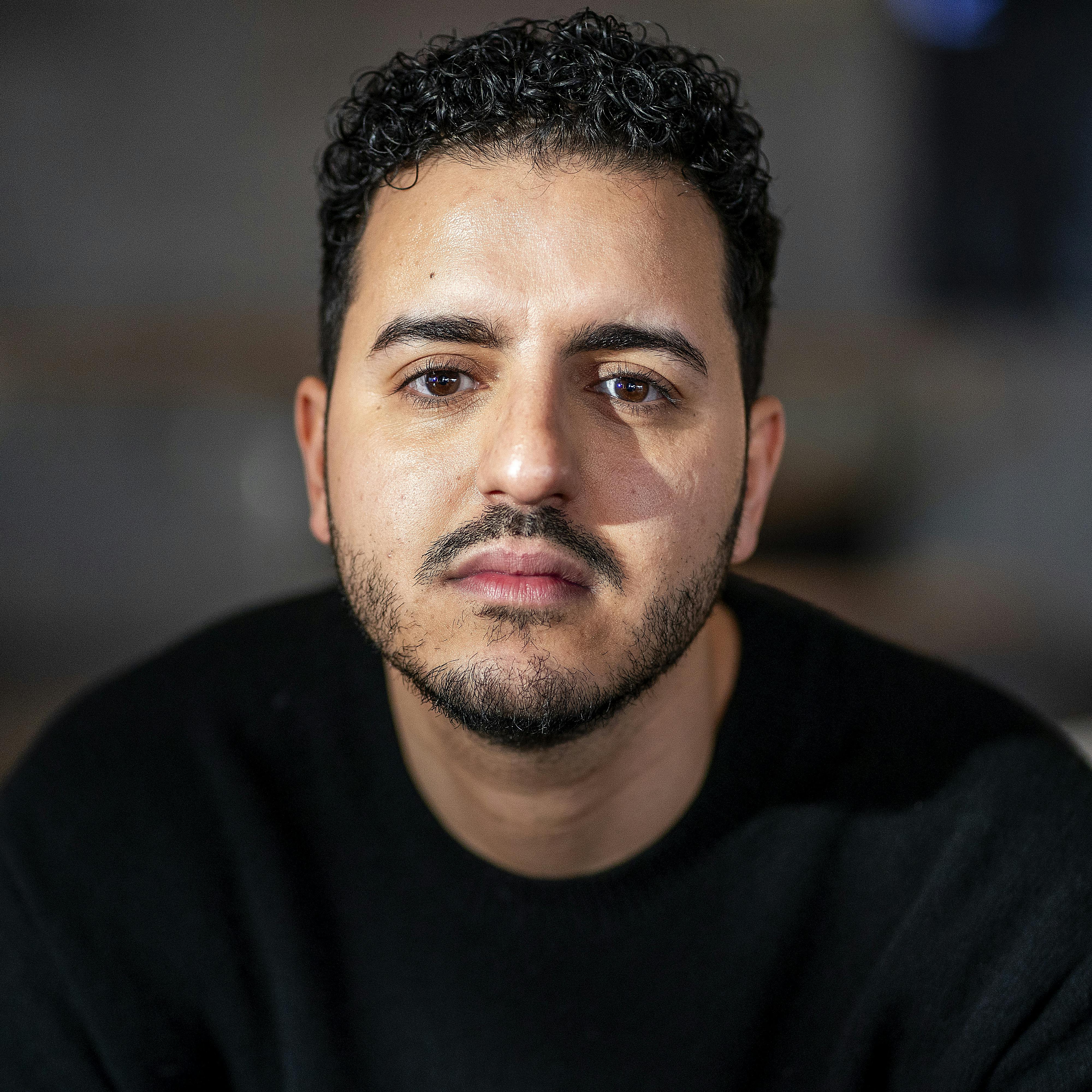 Basim bliver nu slæbt i retten.