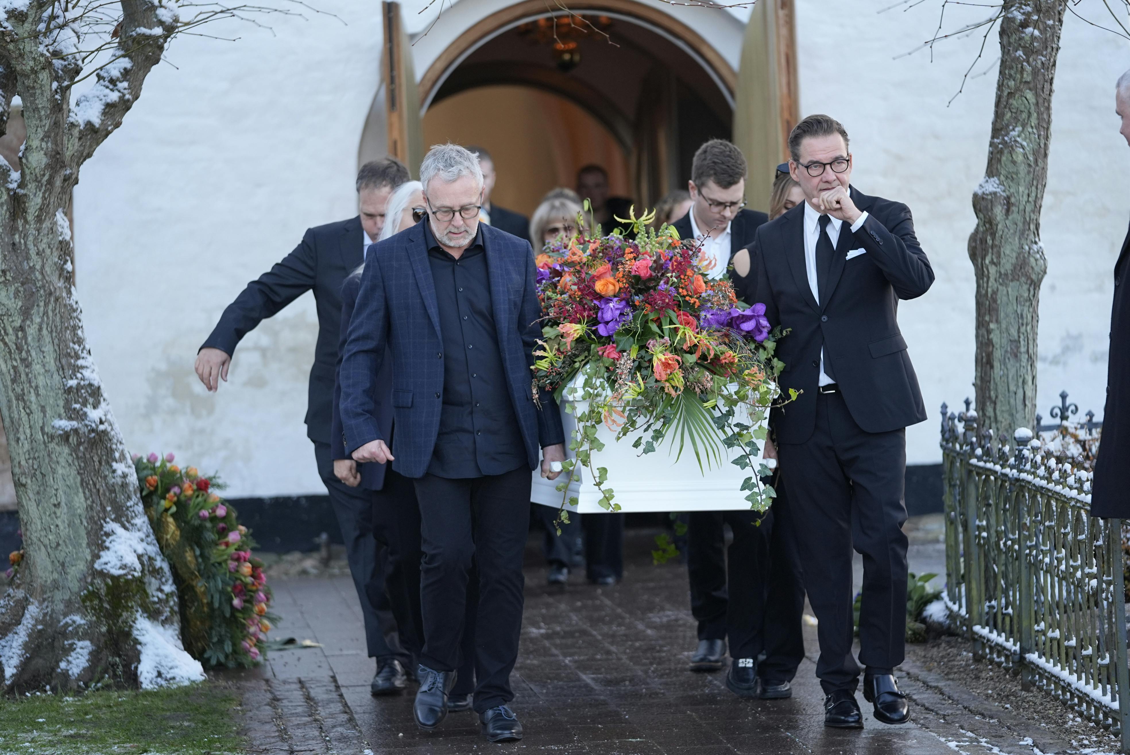 I smukt novembervejr blev Bent Mejding bisat fra Søllerød Kirke. 