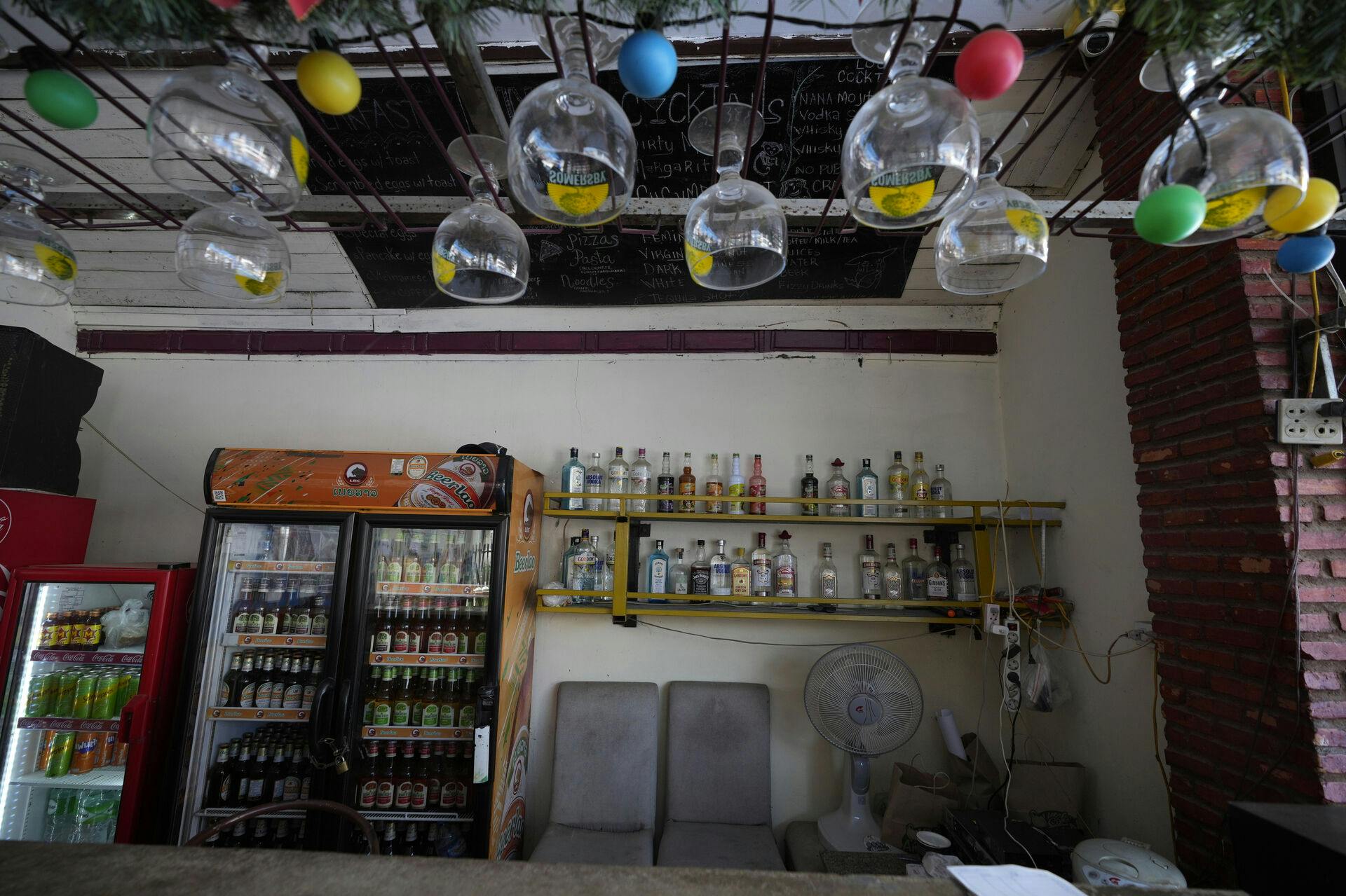 Her ses baren på Nana Backpackers hostel i Vang Vieng, Laos. Det er dog uvist, om de dødbringende drinks, som blandt andet slog to danskere ihjel, blev indtaget her.