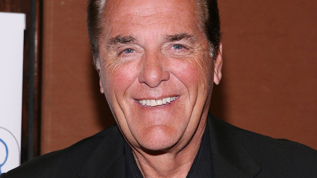 Chuck Woolery var første vært på det legendariske tv-program "Wheel of Fortune", der også fik en dansk udgave nemlig "Lykkehjulet".