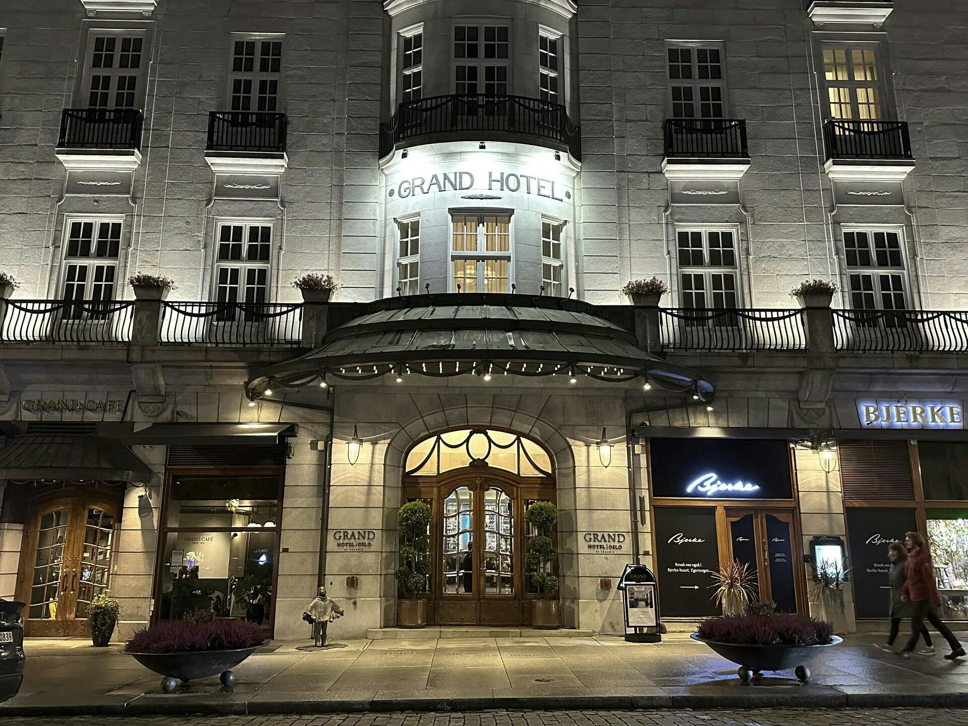 FILED - 10 October 2024, Norway, Oslo: The Grand Hotel in the city center is illuminated at night. The hotel traditionally accommodates the Nobel Peace Prize winners when they come to Oslo for the award ceremony. Photo by: Steffen Trumpf/picture-alliance/dpa/AP Images