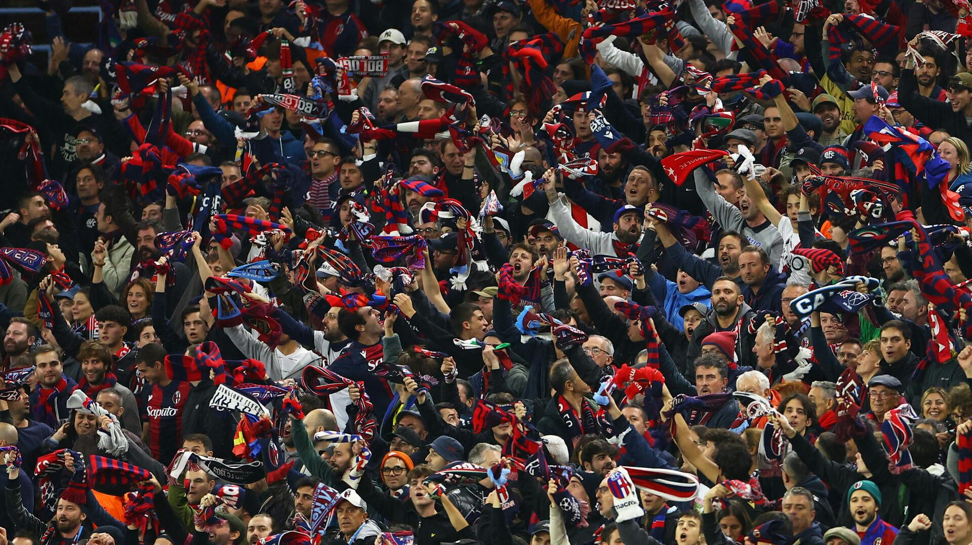 To Lille-fans er blevet stukker ned inden aftenens Champions League-opgør. 