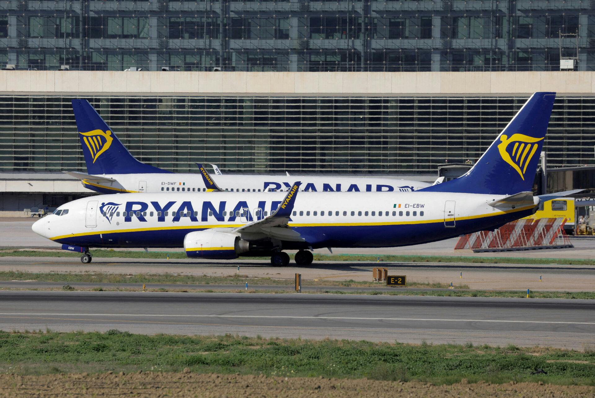 FILE PHOTO: Two Ryanair Boeing 737-8AS passenger planes taxi on a runway at Malaga-Costa del Sol airport, in Malaga, Spain, May 3, 2024. REUTERS/Jon Nazca/File Photo