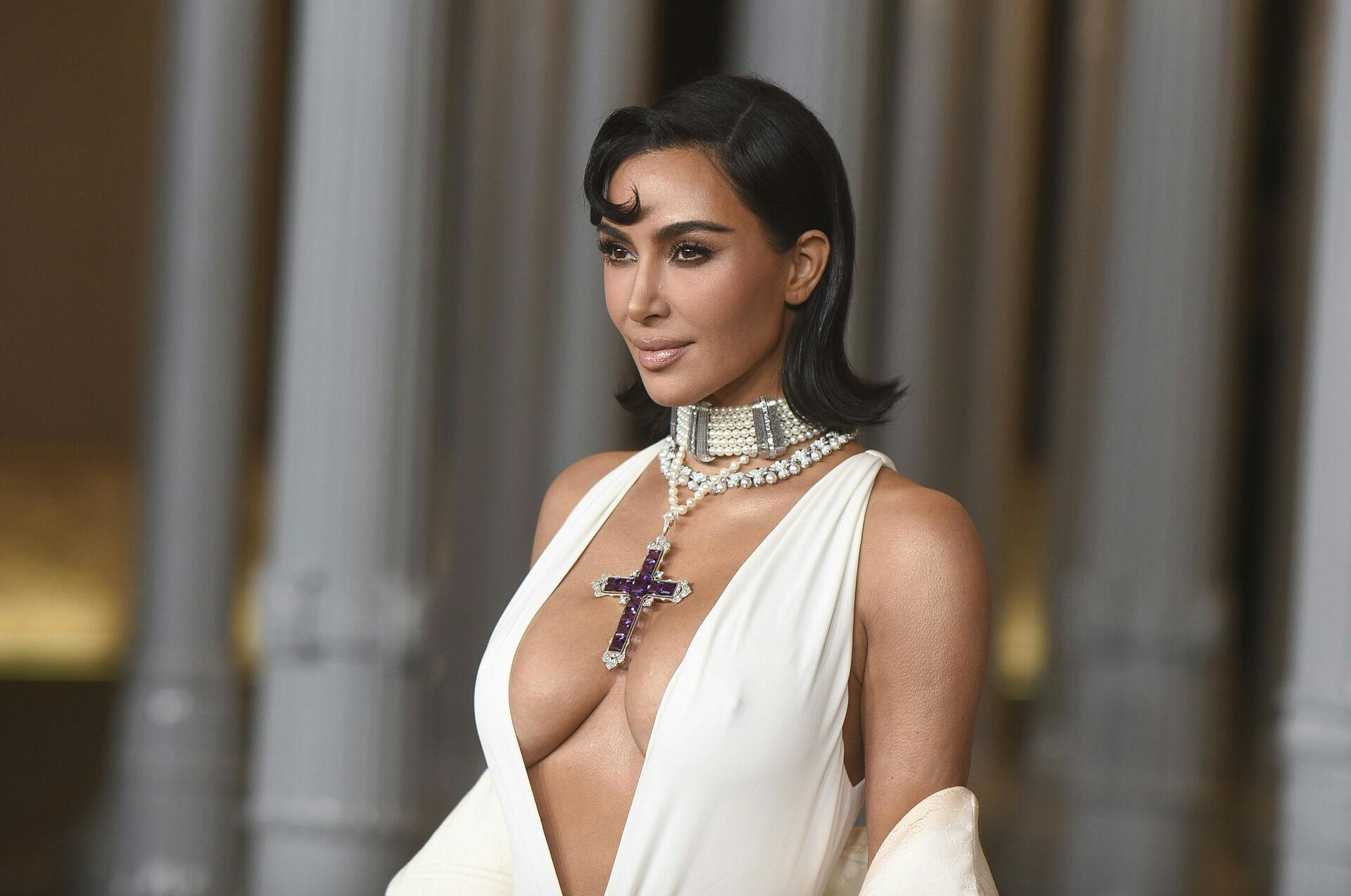 Kim Kardashian trak overskrifter, da hun erhvervede sig prinsesse Dianas korshalskæde.