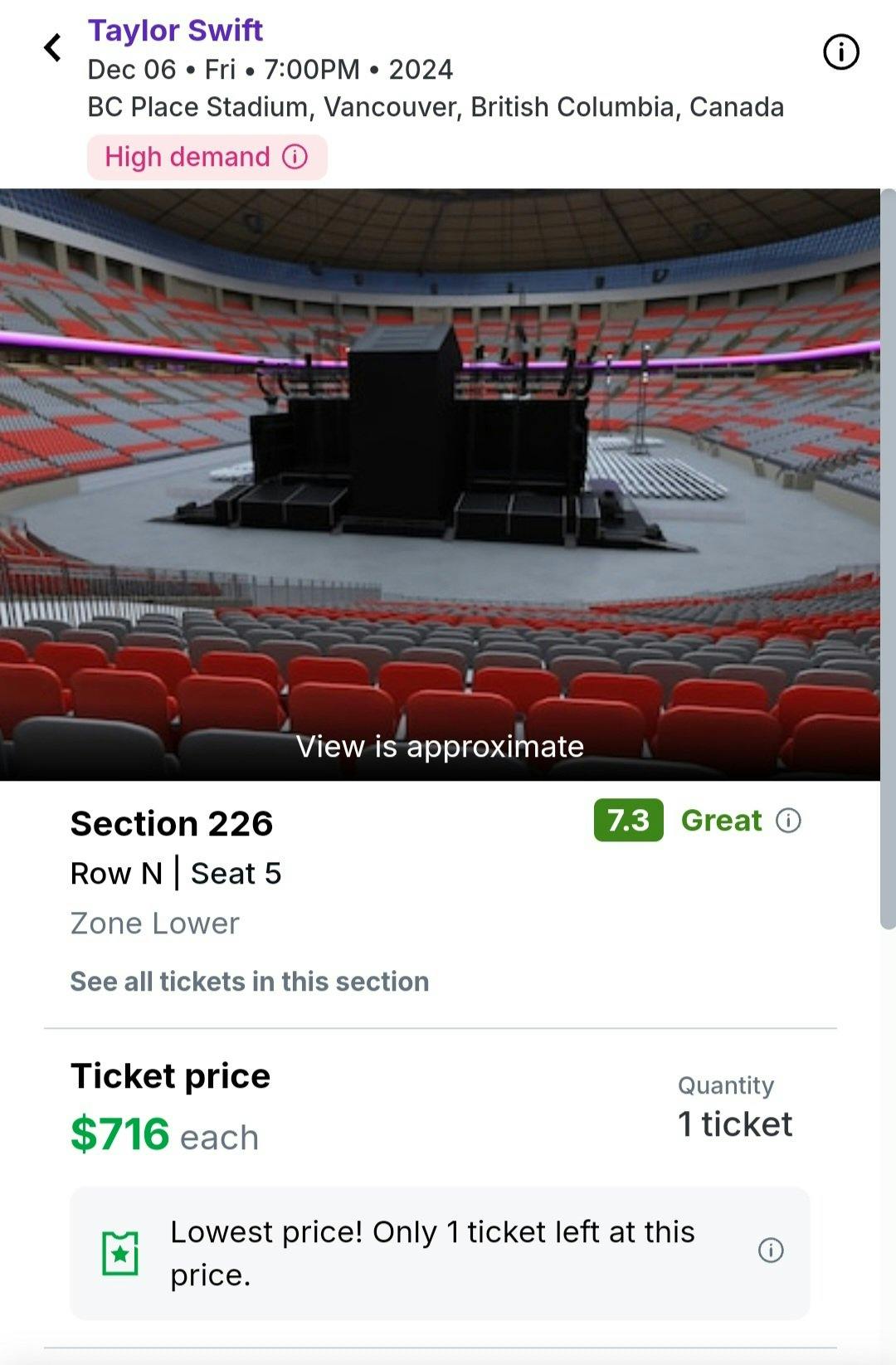 Sådan ser det ud fra pladserne til sølle 16 dollars, hvor scenen altså er på den anden side.