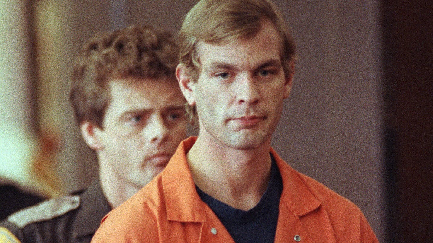 28. november var det præcis 30 år siden, at en af verdens værste seriemordere døde i fængslet. I den forbindelse genfortæller SE og HØR hele historien om Jeffrey Dahmer.