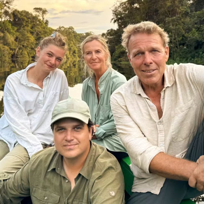 Mikkel Beha, Marian Midé Andersen, sønnen Alfred Midé Erichsen og hans kæreste Madeleine Holbek Boldsen i "Vores jord - Kurs mod nye eventyr".