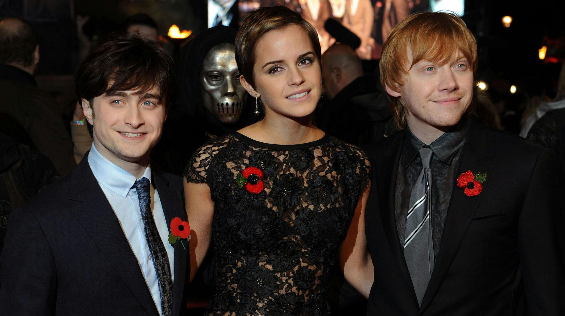 Rupert Grint (t.h.) var lidt for smart i en fart, da han forsøgte at spare millioner i skat. Men mangler han penge, kan Rupert jo passende bede sin medskuespillere i Harry Potter, Daniel Radcliffe og Emma Watson, om en hjælpende hånd.