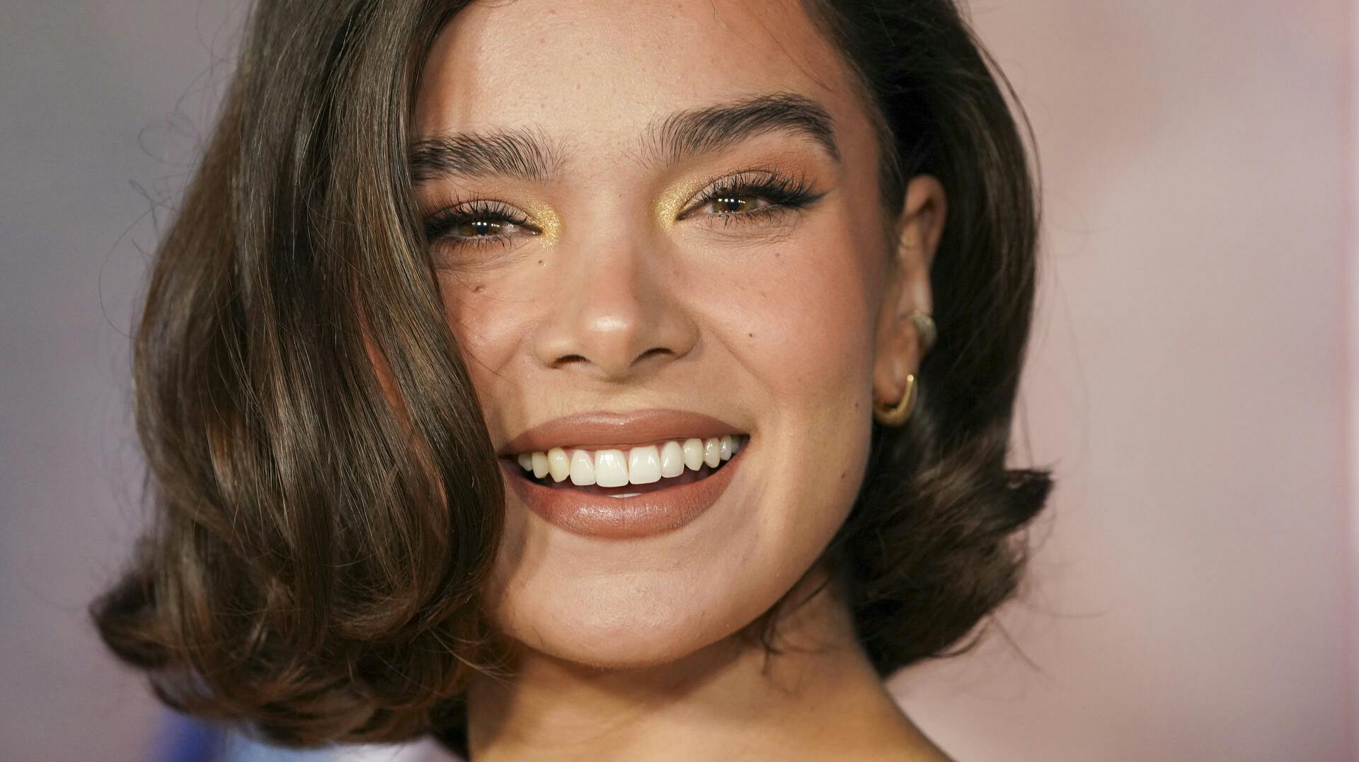 Hailee Steinfeld skal giftes med Josh Allen.