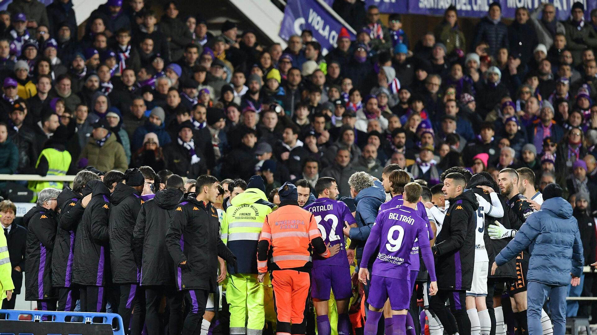 Forfærdelige scener i Italien, hvor Edoardo Bove er faldet om på banen. 