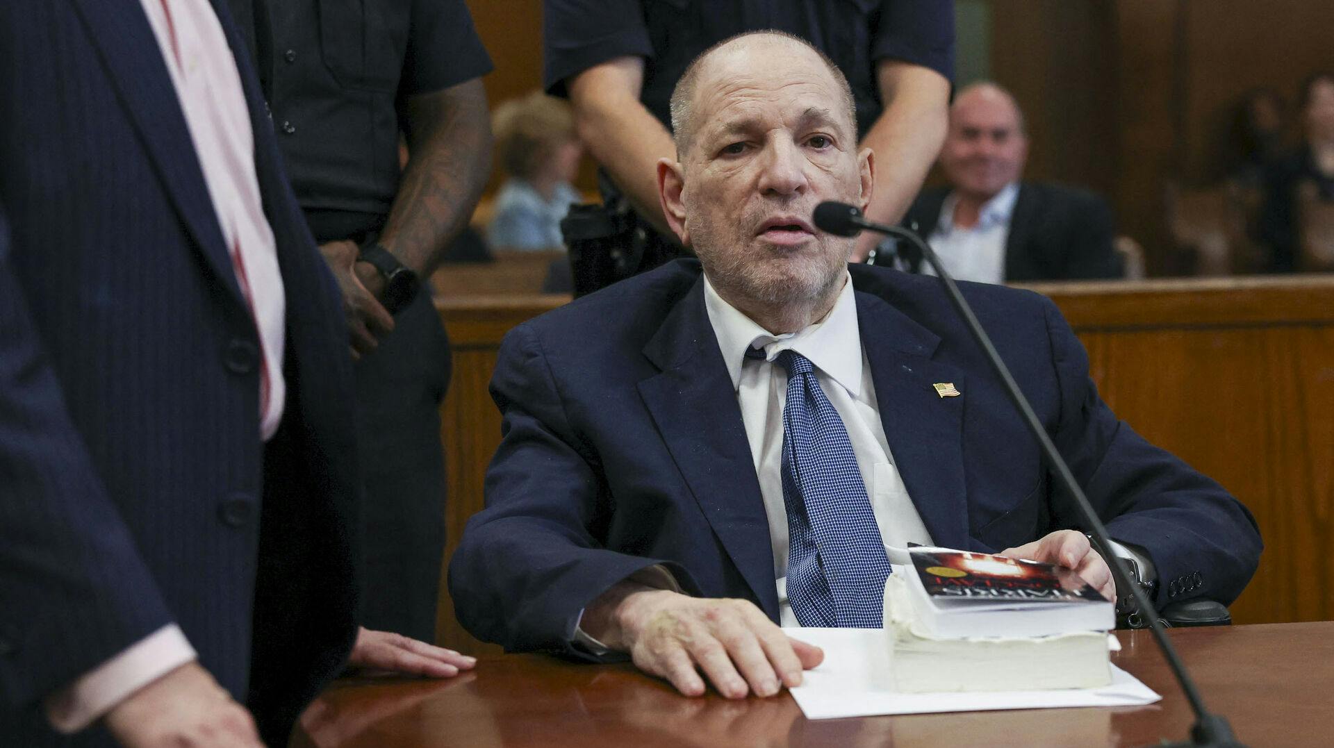 Harvey Weinsteins metoo-sag begyndte at rulle i 2017. Nu er han bag lås og slå.