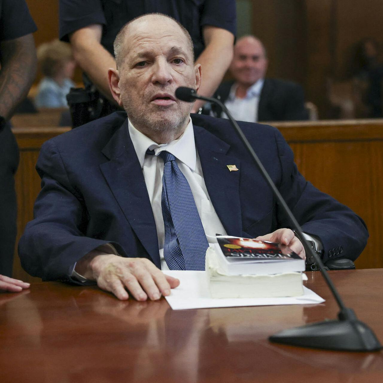 Harvey Weinsteins metoo-sag begyndte at rulle i 2017. Nu er han bag lås og slå.