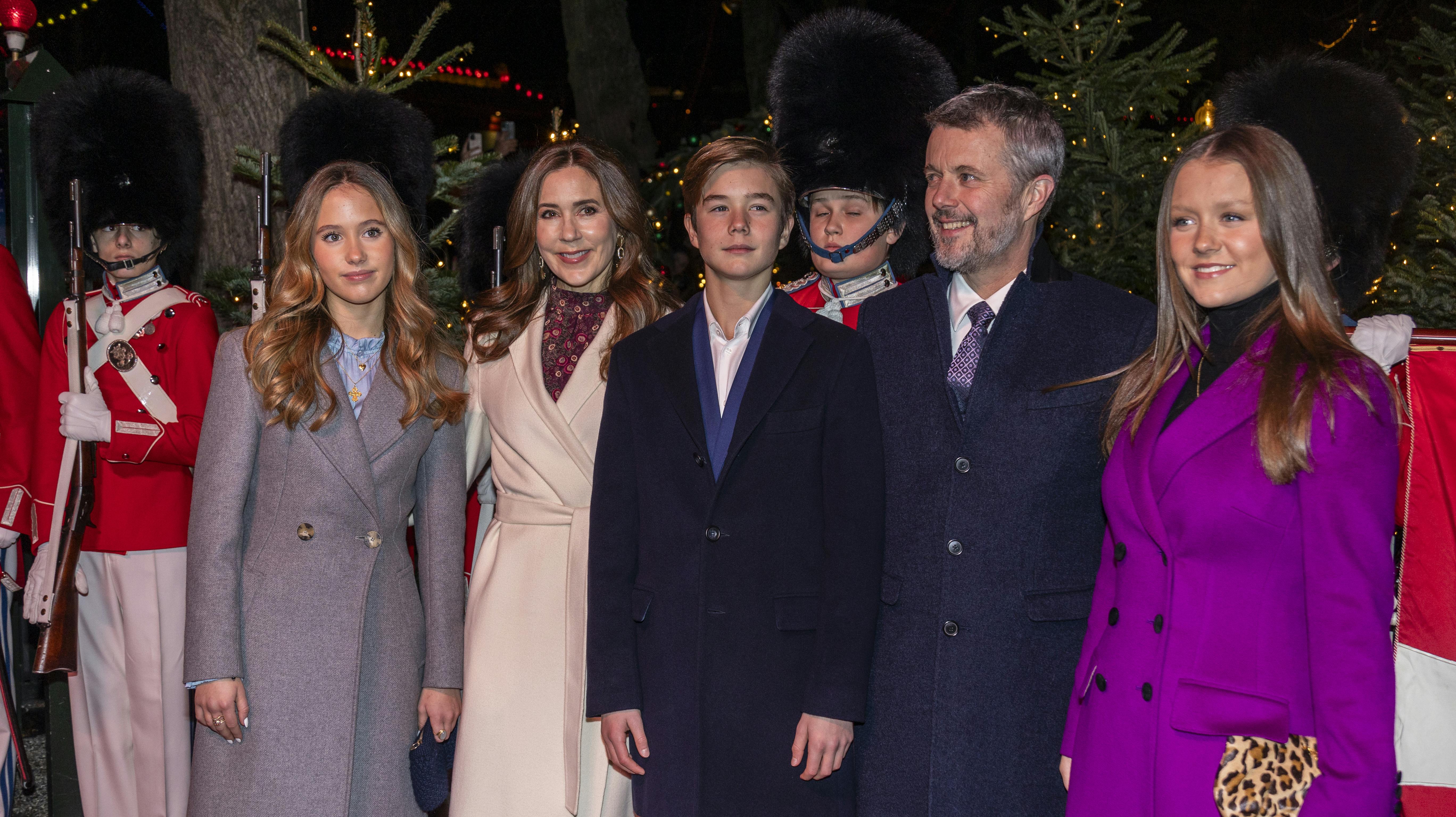 (Næsten) hele kongefamilien dukkede op til repremieren på "Nøddeknækkeren" lørdag. 
