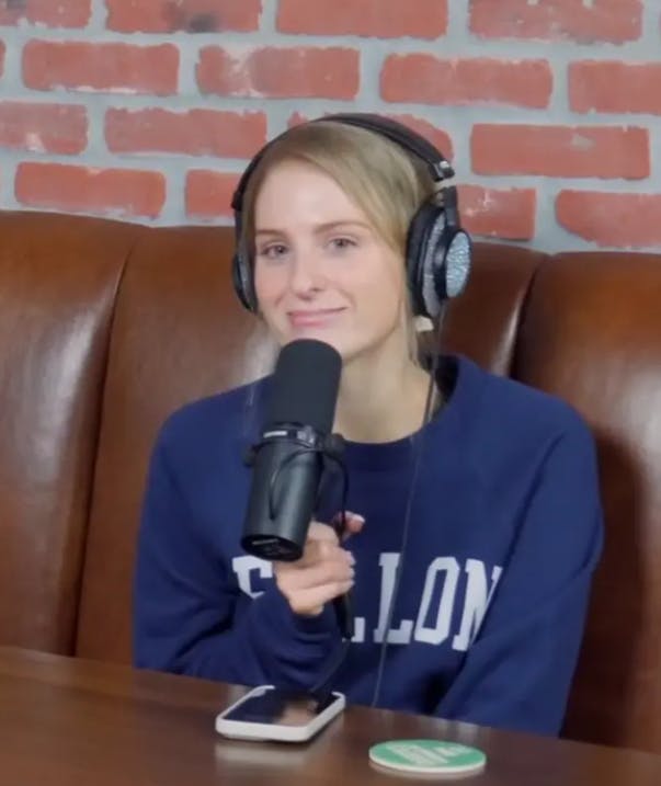 Meghan Trainor har svært ved at tvinge et smil frem.