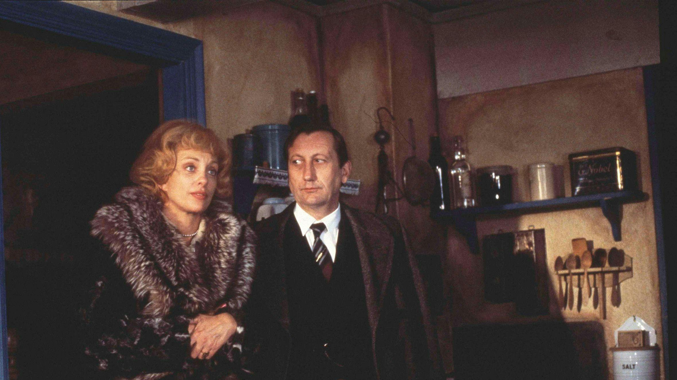 John Hahn-Petersen, der spillede Hr. Stein i Matador, var ikke gammel nok til at forstå alvoren under 2. verdenskrig og lavede drengestreger, så han nær havde fået tyske soldater på nakken. Her ses han med Maude Varnæs - spillet af Malene Schwartz.