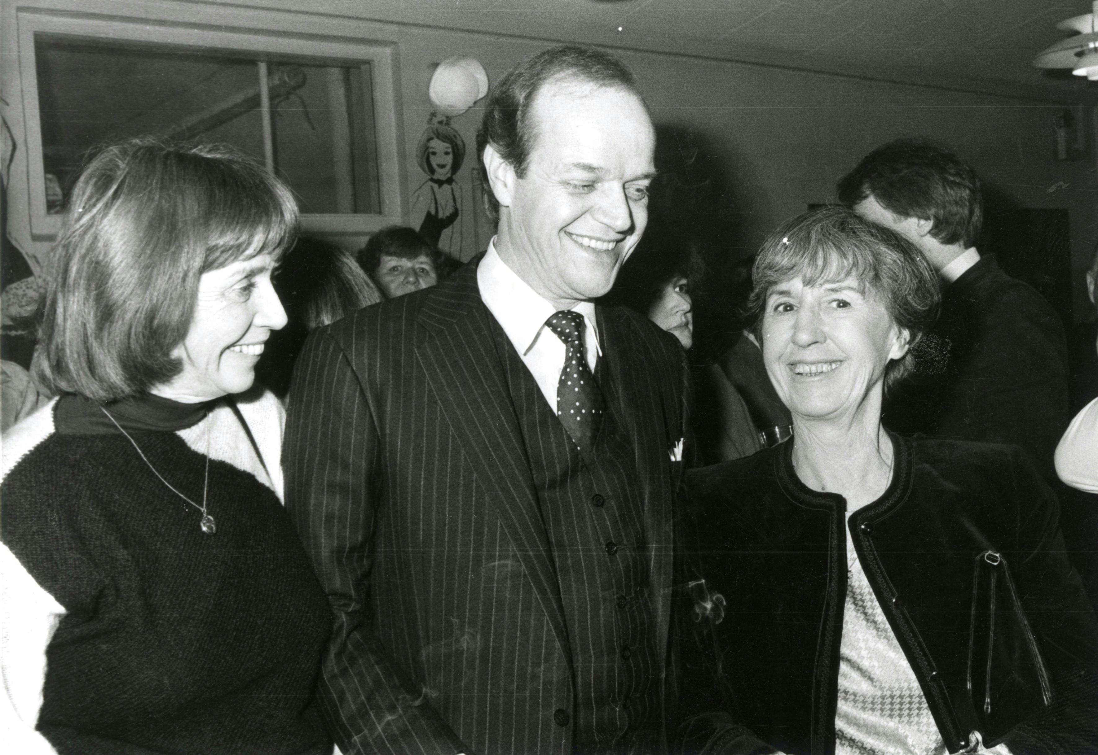 Forfatter Lise Nørgaard (th) sammen med skuespiller Jørgen Buckhøj. - Dato: udateret arkivbillede fra 1985 - Foto: Winnifred Eriksen