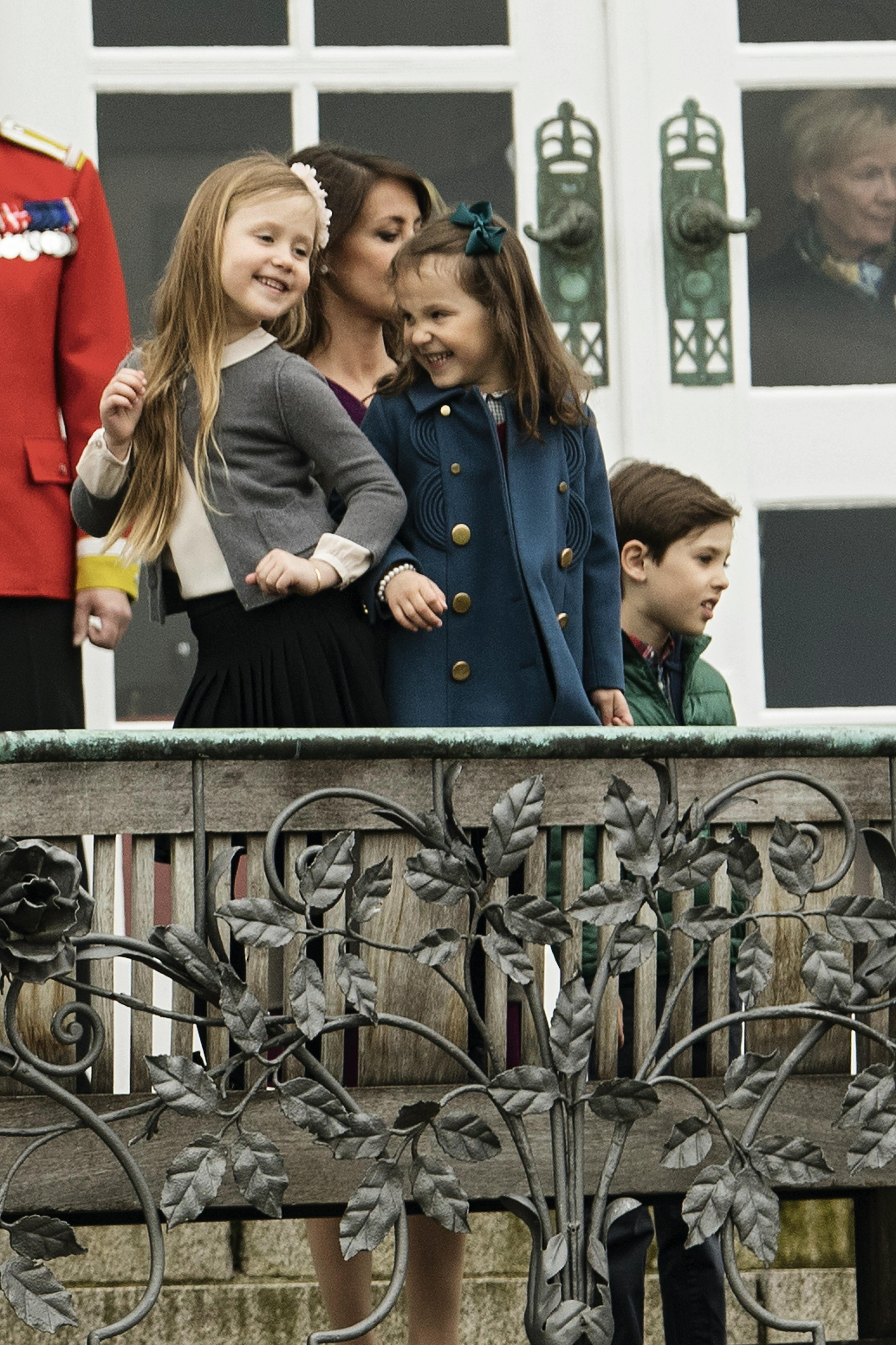 Dronning Margrethe fejrer sin 77-års fødselsdag på Marselisborg Slot sammen med hele familien. Prins Henrik,Kronprins Frederik, Kronprinsesse Mary, Prins Christian, Prinsesse Isabella, Prins Vincent, Prinsesse Josephine, Prins Joachim, Prinsesse Marie, Prinsesse Athena og Prins Henrik Carl.