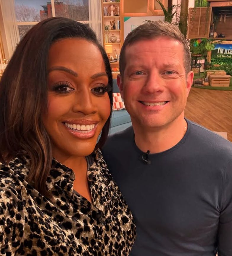 Alison Hammond arbejder sammen med Dermot O'Leary på "This Morning".