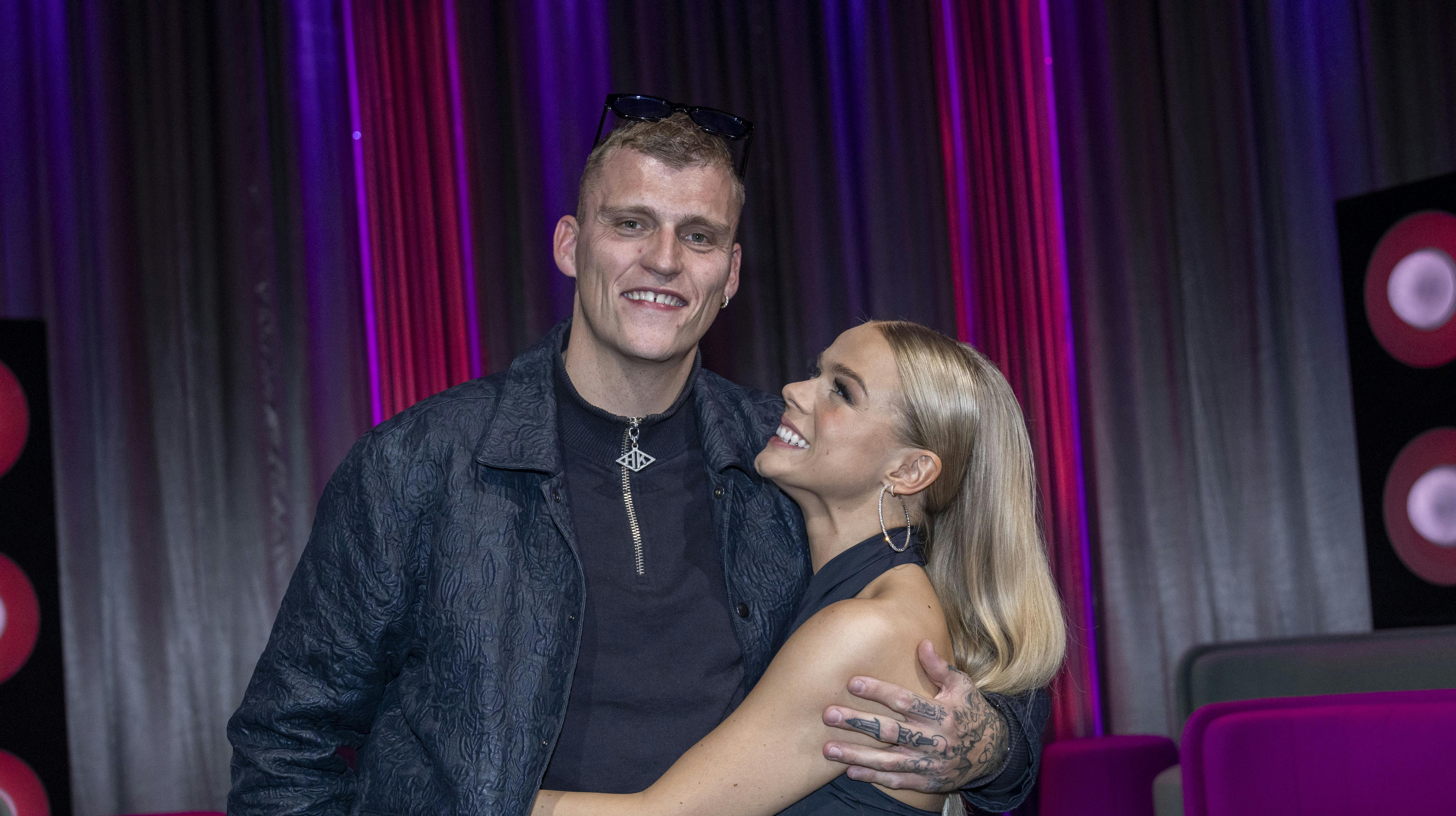 Asta Björk og Sebastian Bull skal giftes.