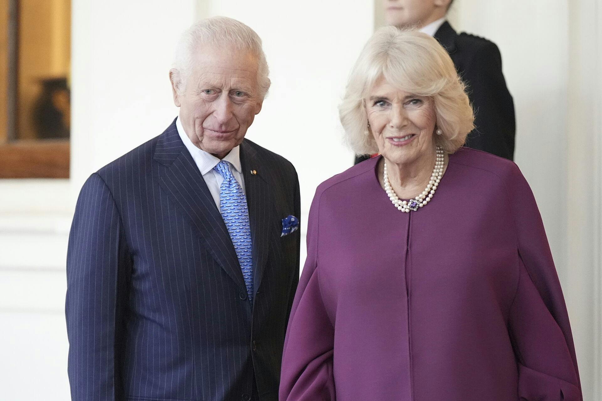 Kong Charles og dronning Camilla ønsker alle en glædelig jul.