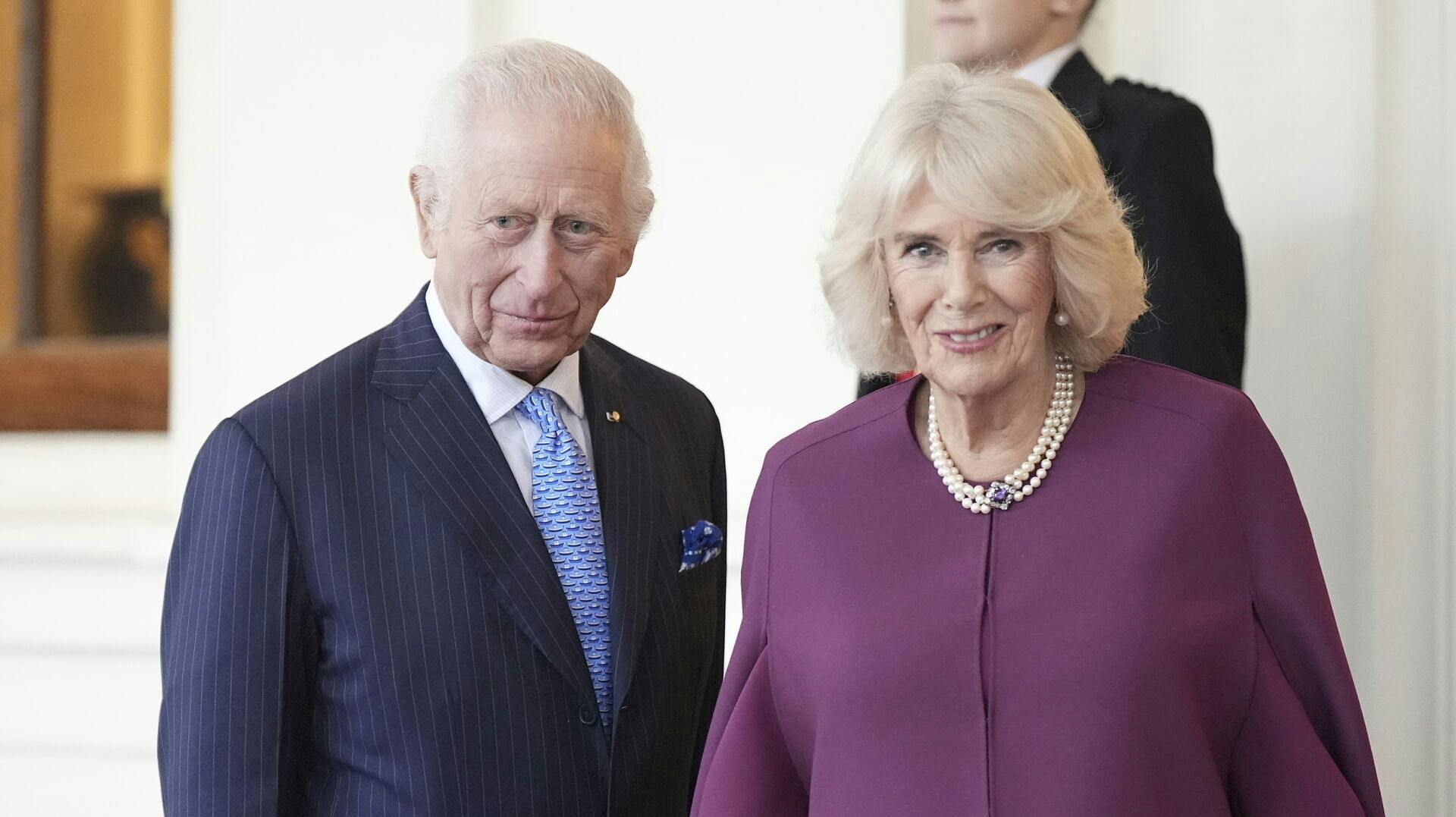 Kong Charles og dronning Camilla ønsker alle en glædelig jul.