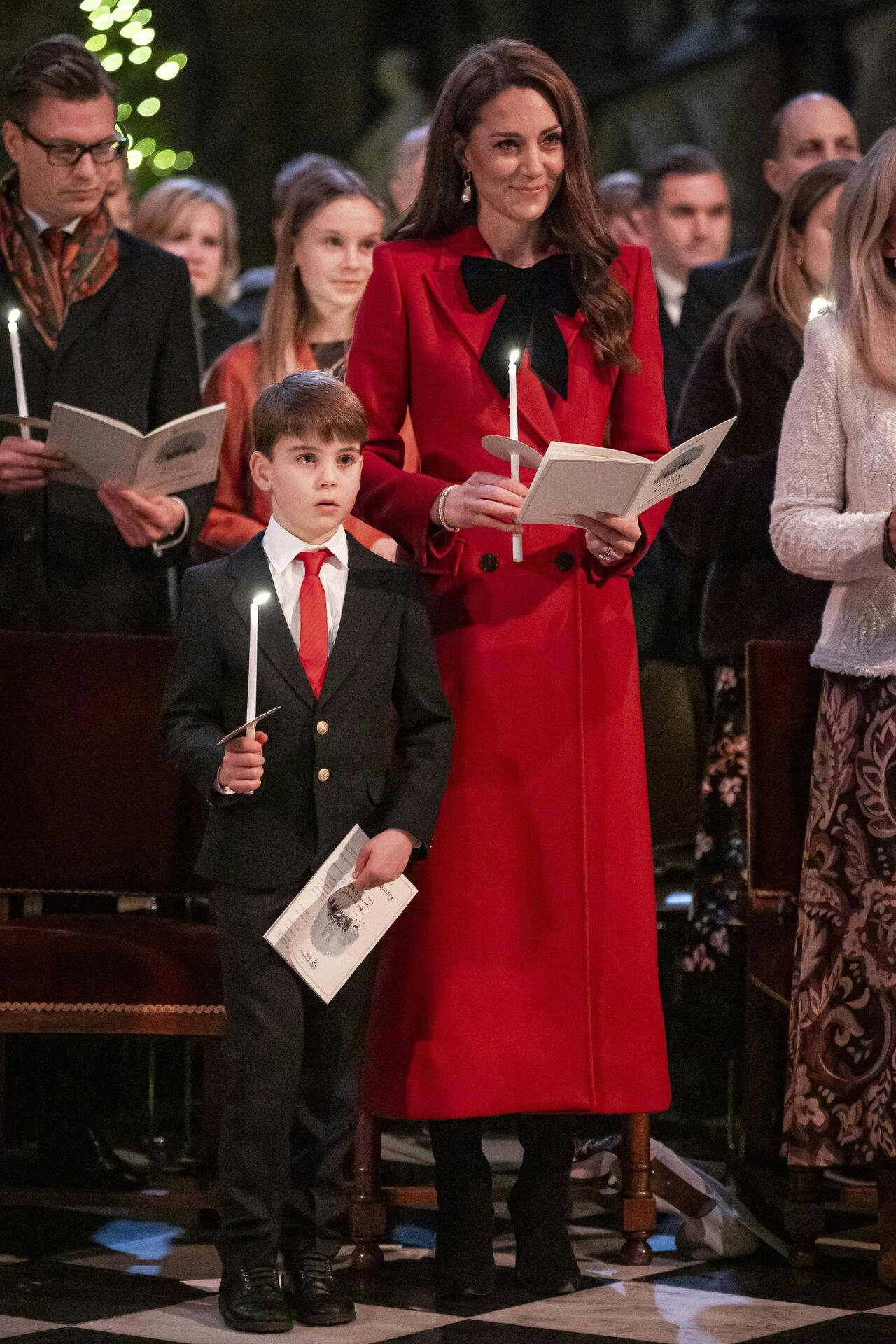 Prinsesse Kate har ikke deltaget i mange officielle arrangementer. Her fotograferet til fredagens julegudstjeneste i Westminster Abbey.