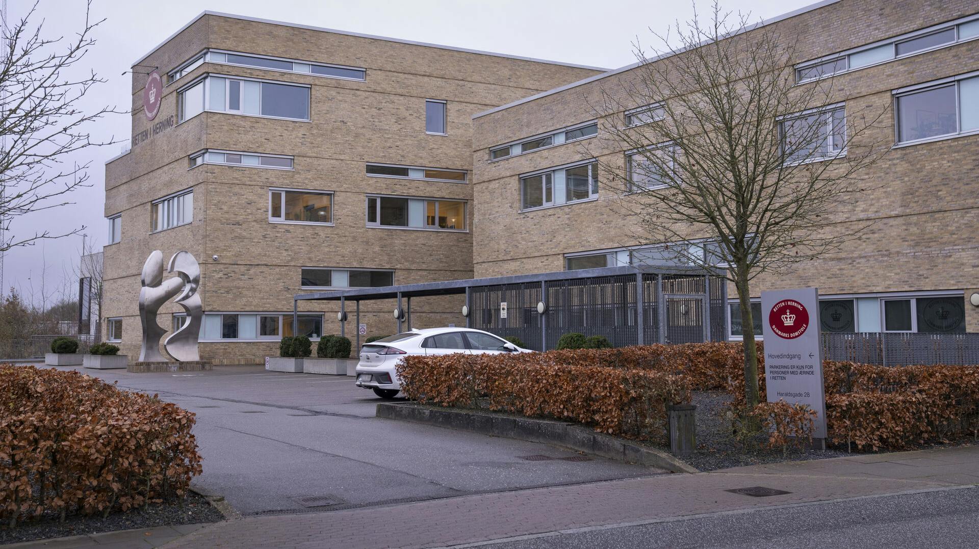 DR-kendissen er tiltalt ved Retten i Herning.