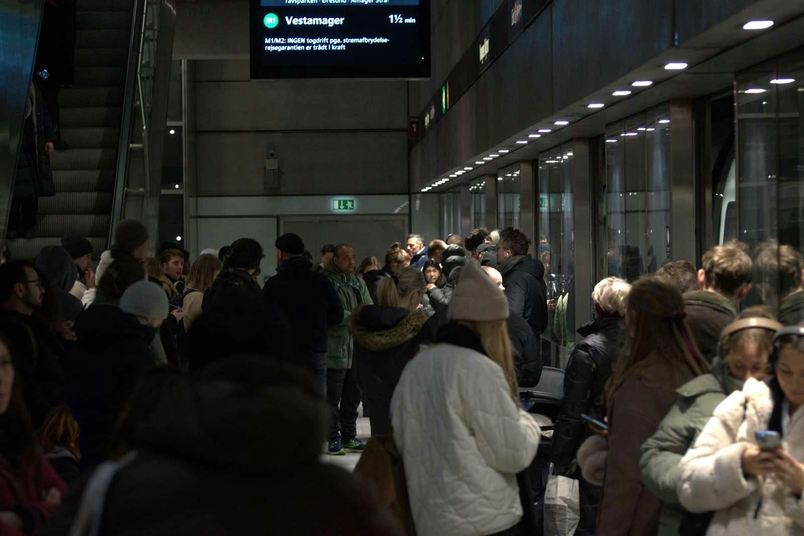 Den københavnske metro er ramt af strømafbrydelse.