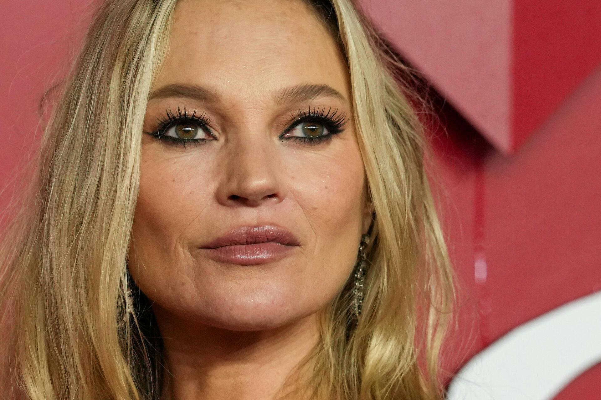 Kate Moss er tilbage på singlemarkedet.