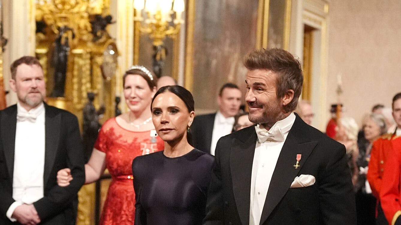 Victoria Beckham får juledrømmen knust, når hendes tre sønner i år fejrer højtiden med deres partnere.