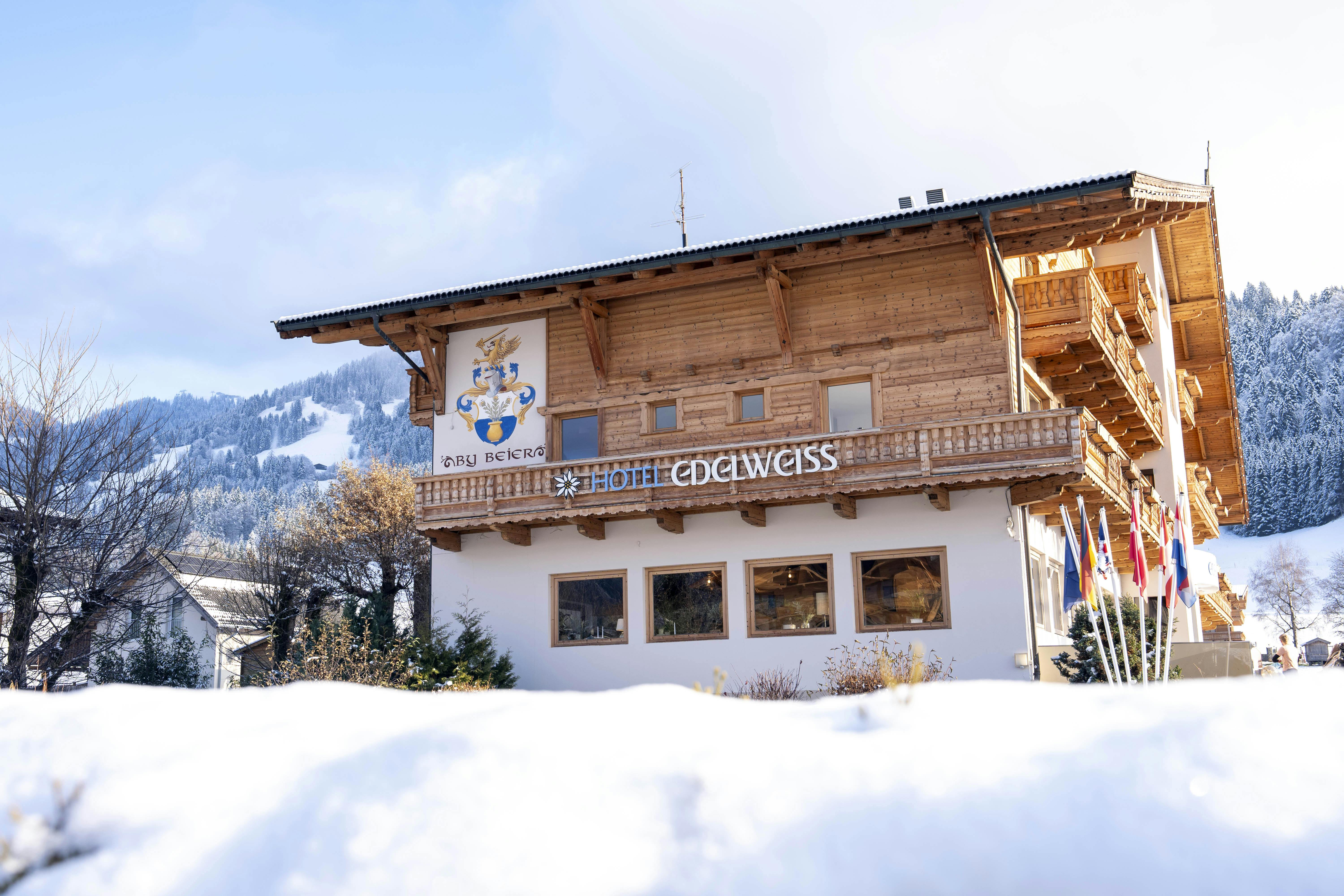 Sneen er faldet ved Lene Beiers “Hotel Edelweiss” i Østrig.