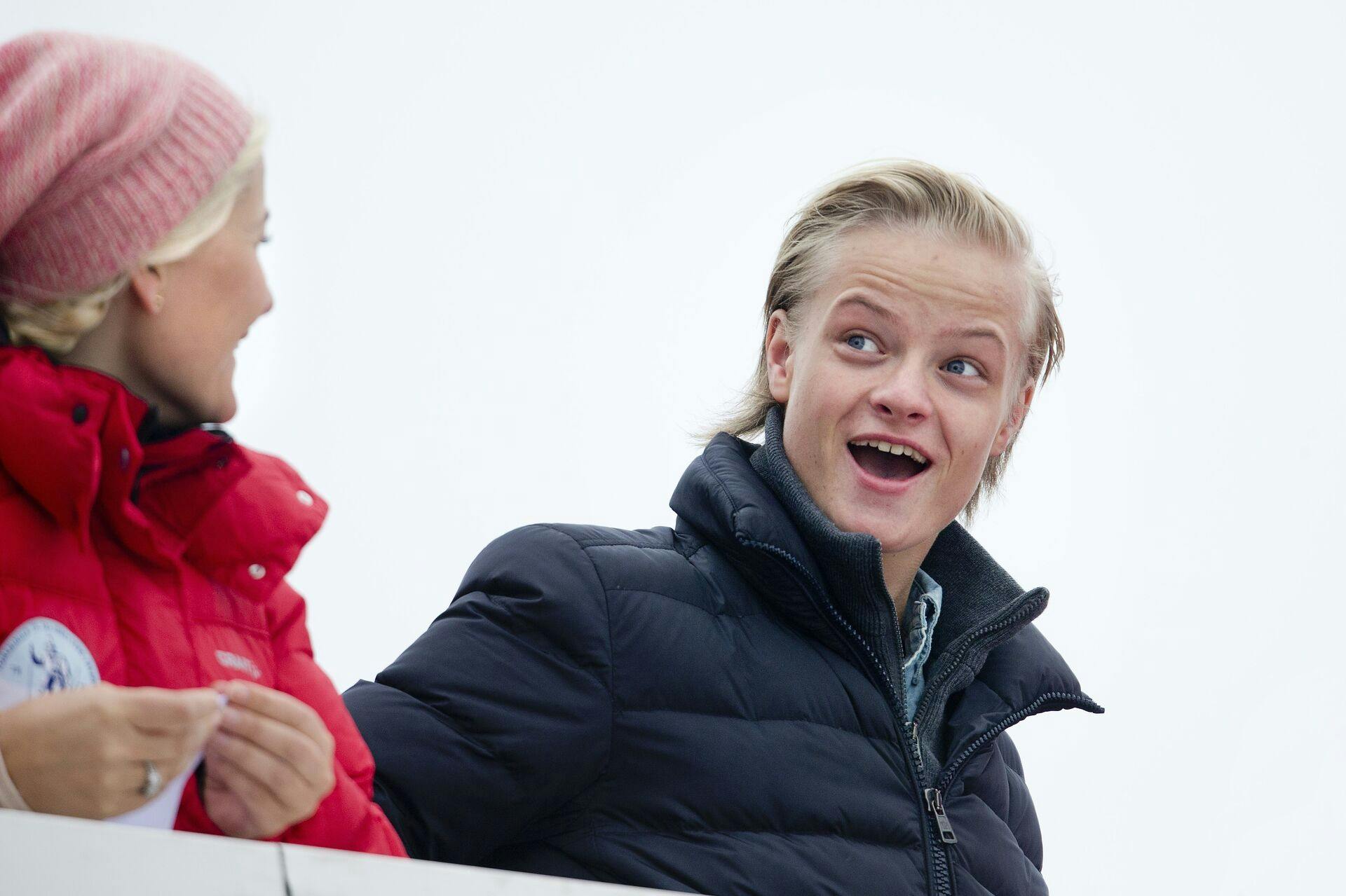 Tiden er vist løbet fra alt det sjove, må Marius Borg Høiby og hans mor Mette-Marit nu erkende.